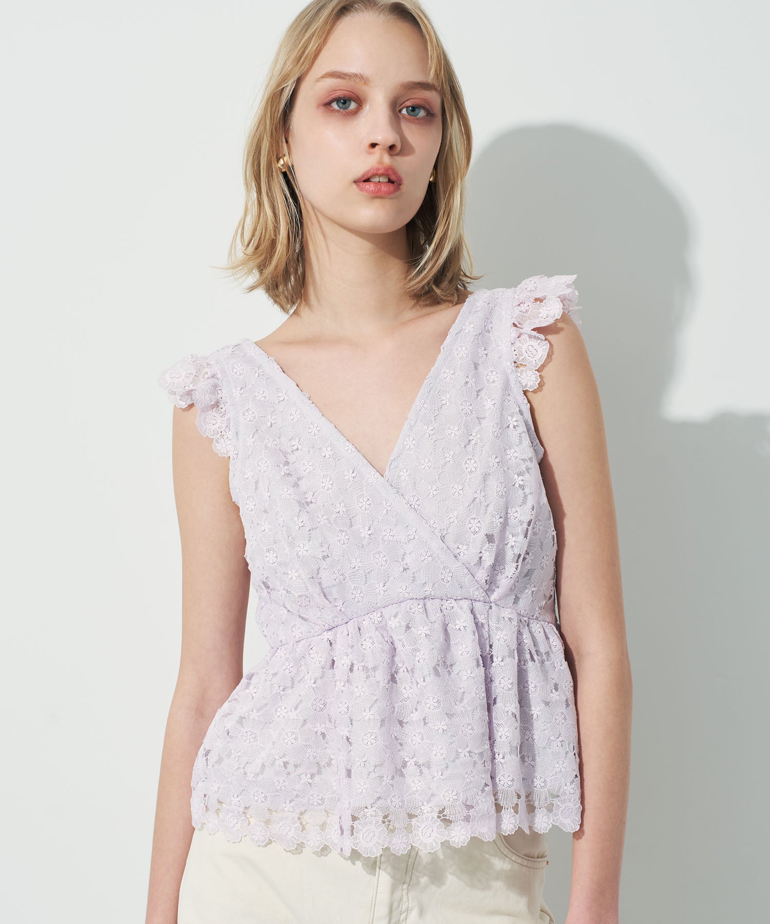 ケミカルレースブラウス