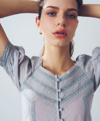 レースピンタックブラウス