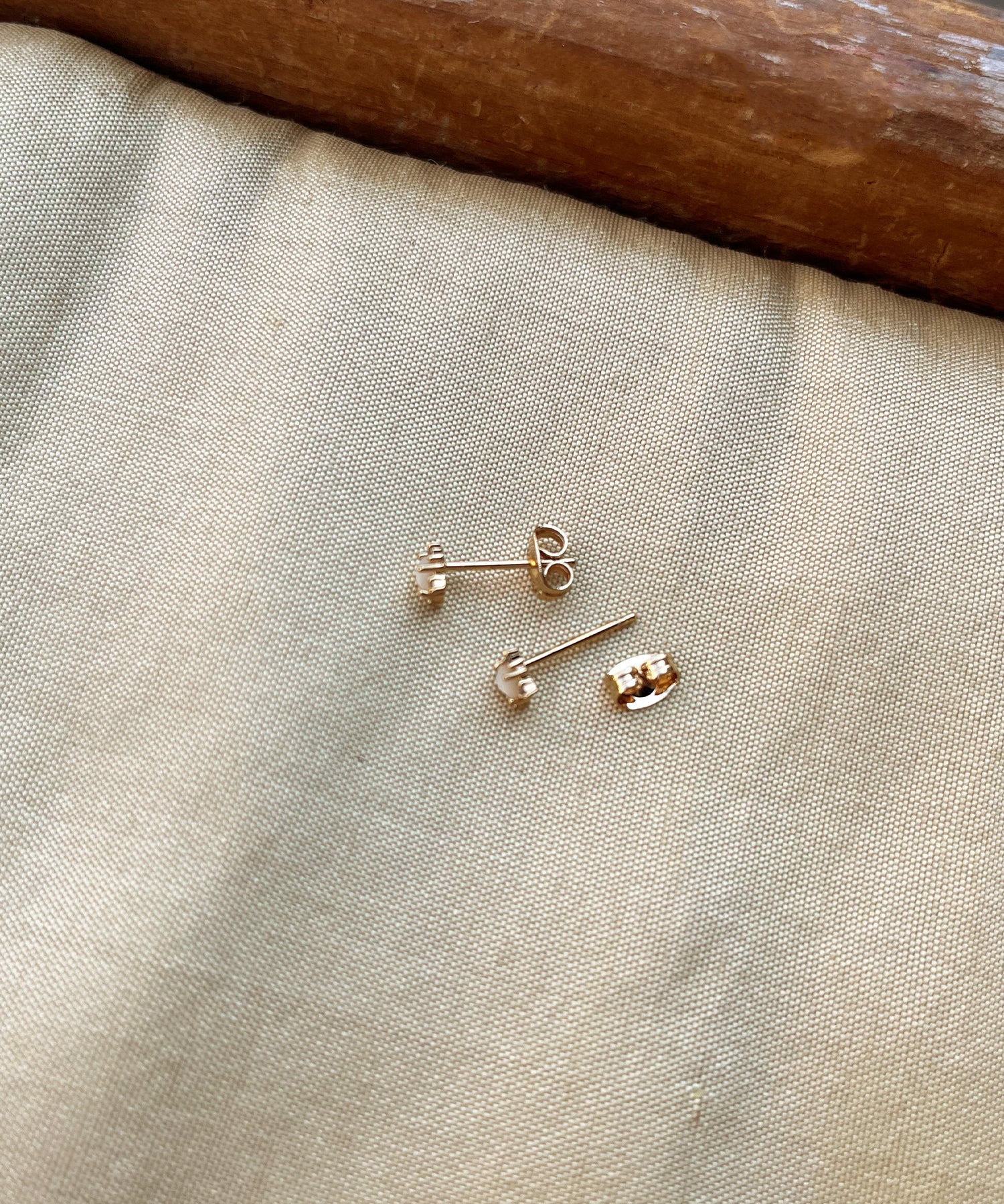 ELIZABETH STONE 小巧耳環