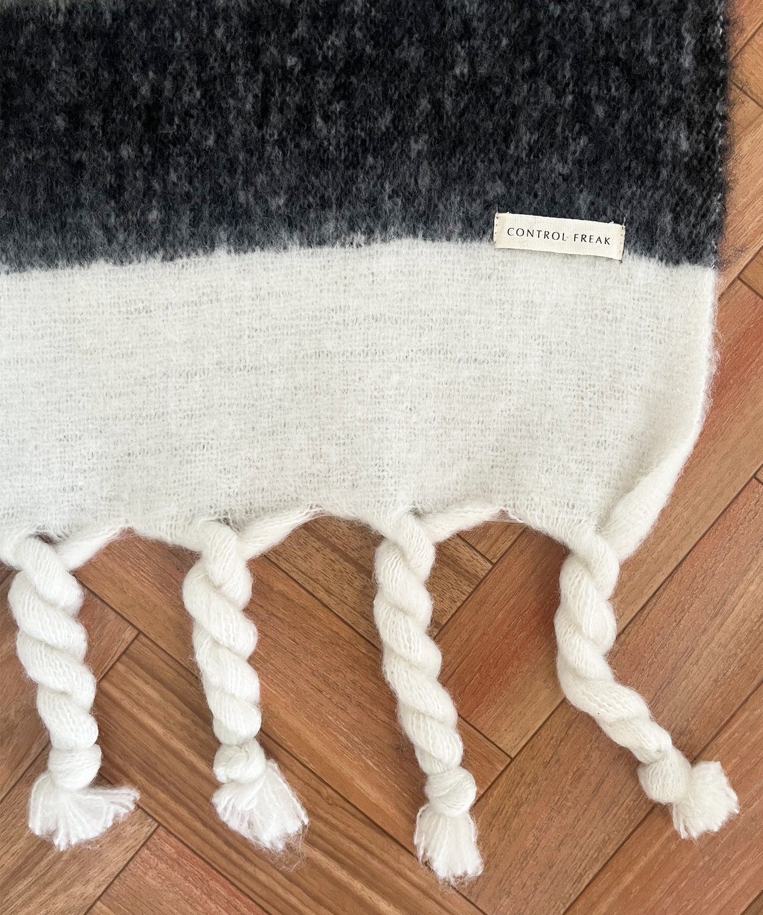 Border stole