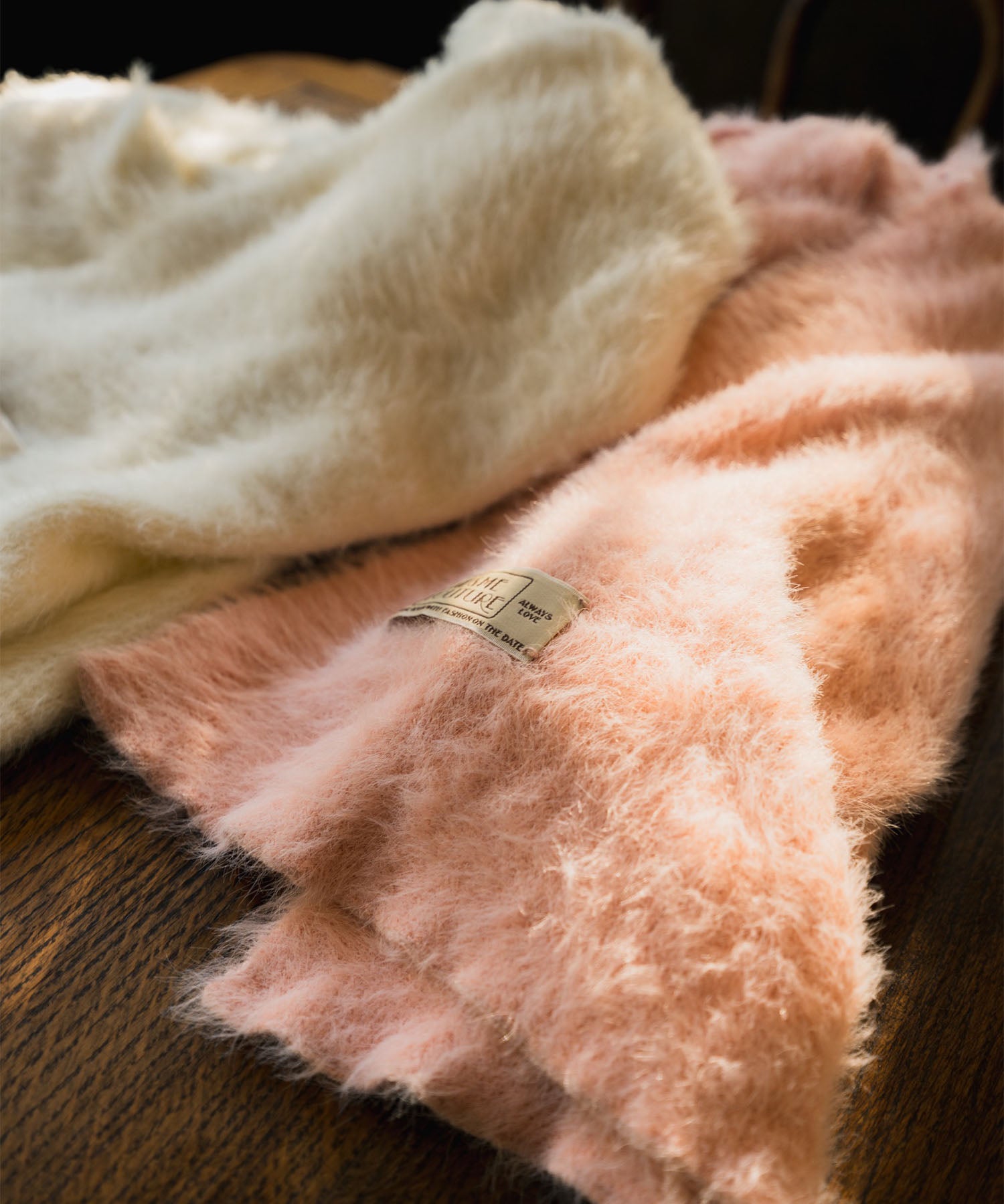 毛茸茸的針織披肩