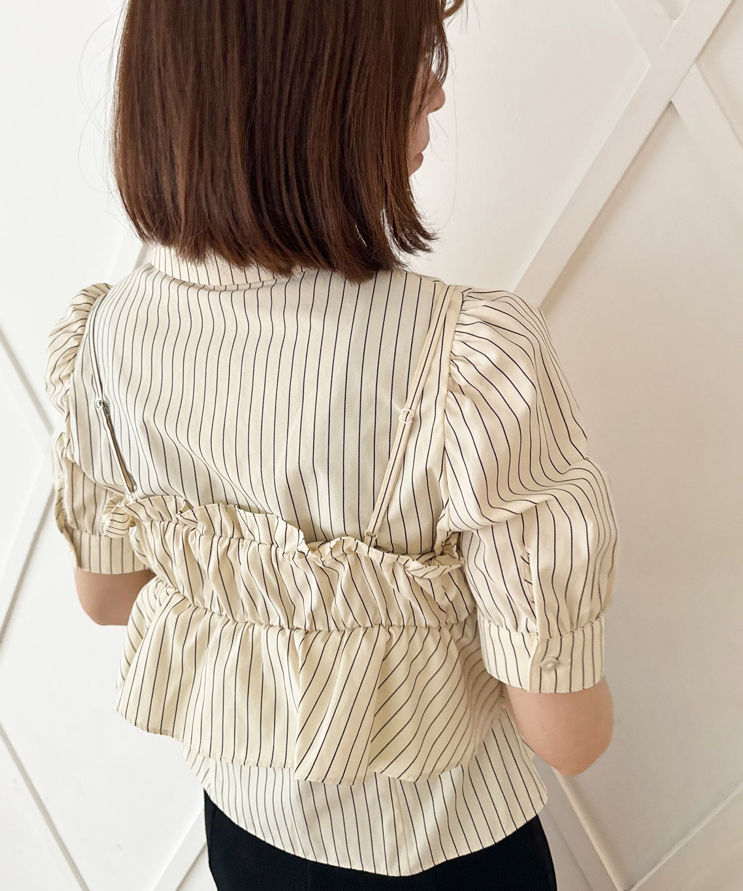 荷葉邊緊身胸衣套裝女衫