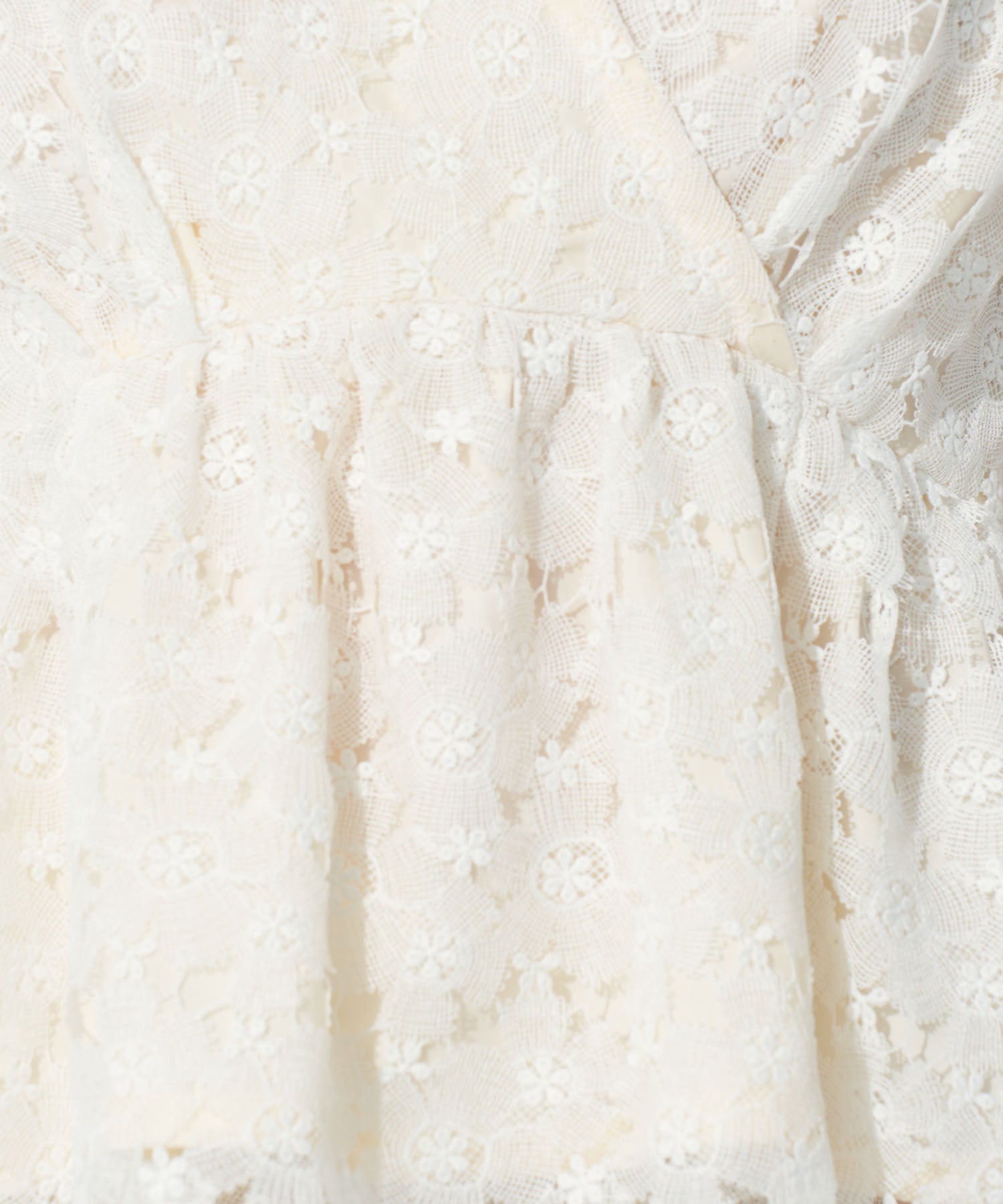 ケミカルレースブラウス