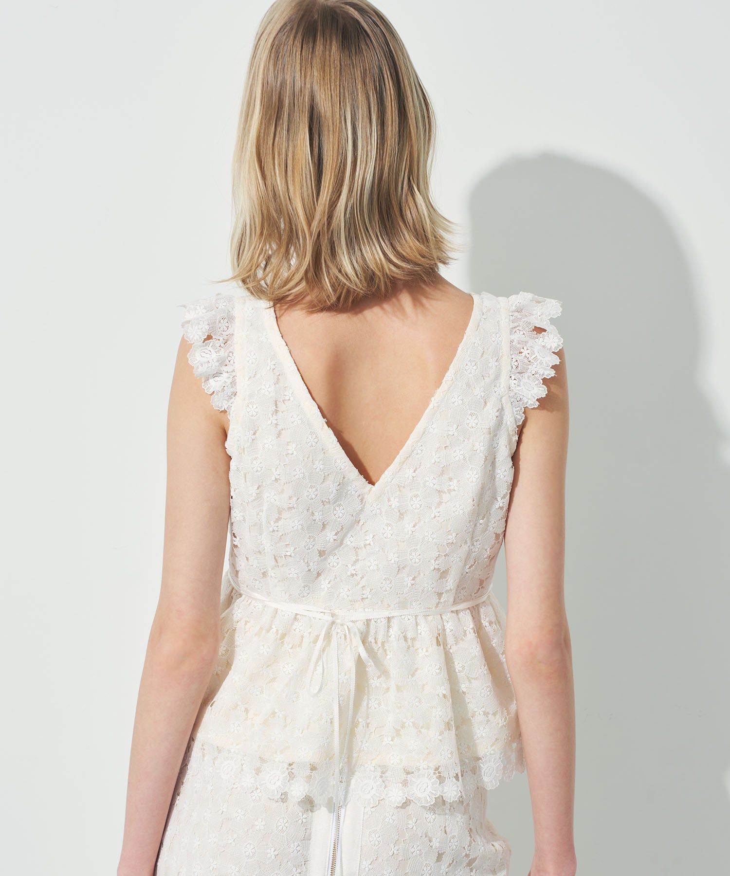 ケミカルレースブラウス