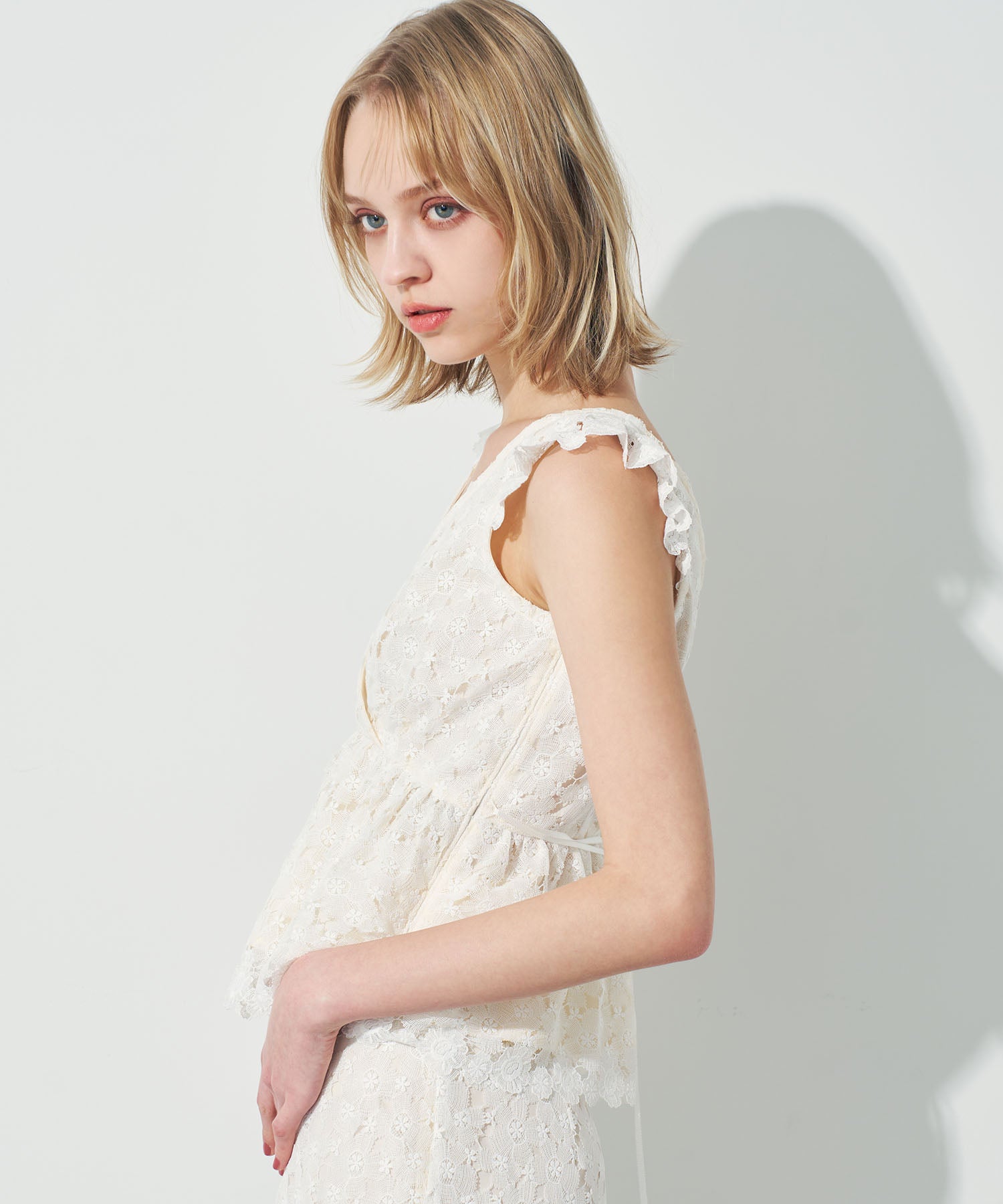 ケミカルレースブラウス