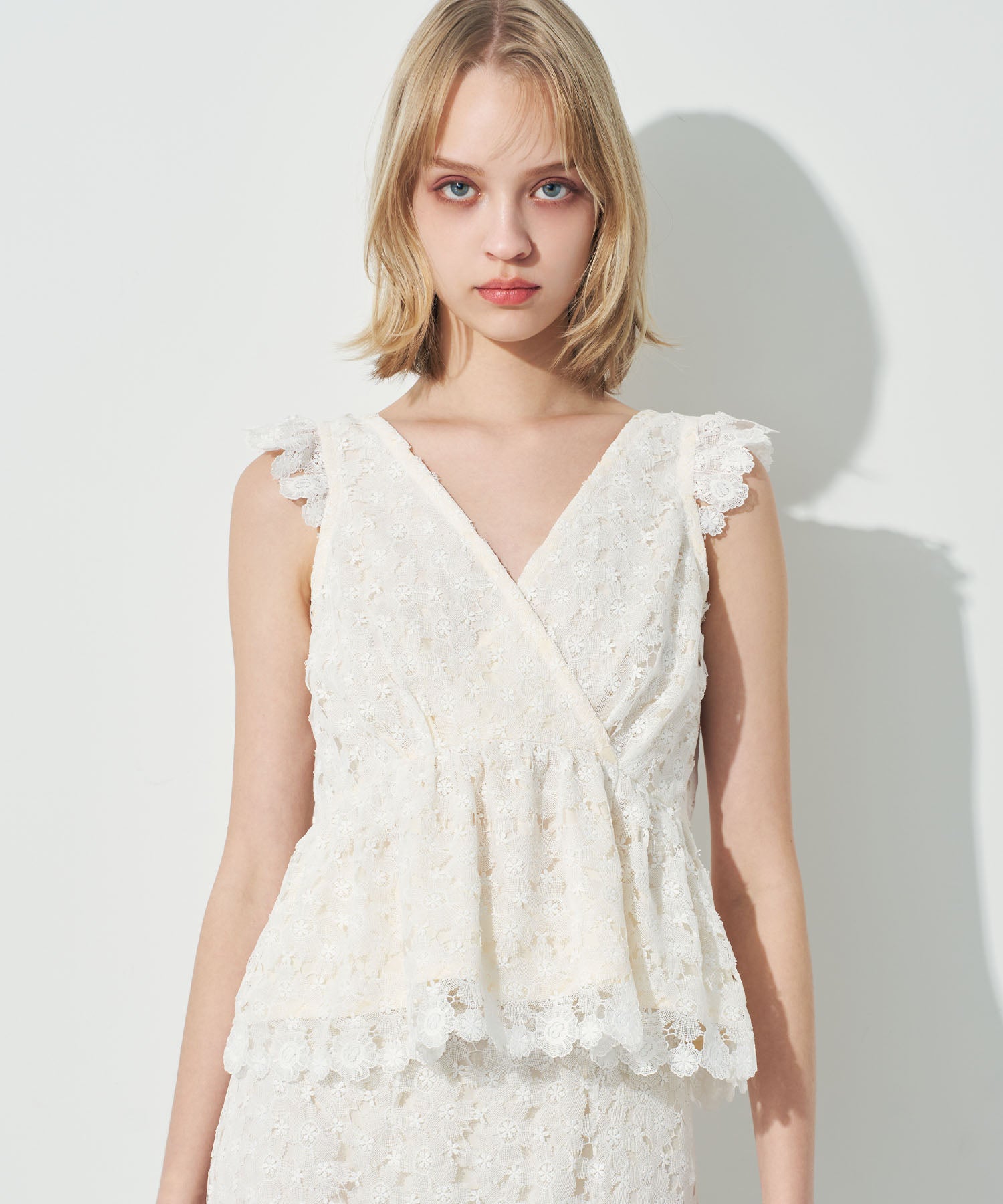 ケミカルレースブラウス