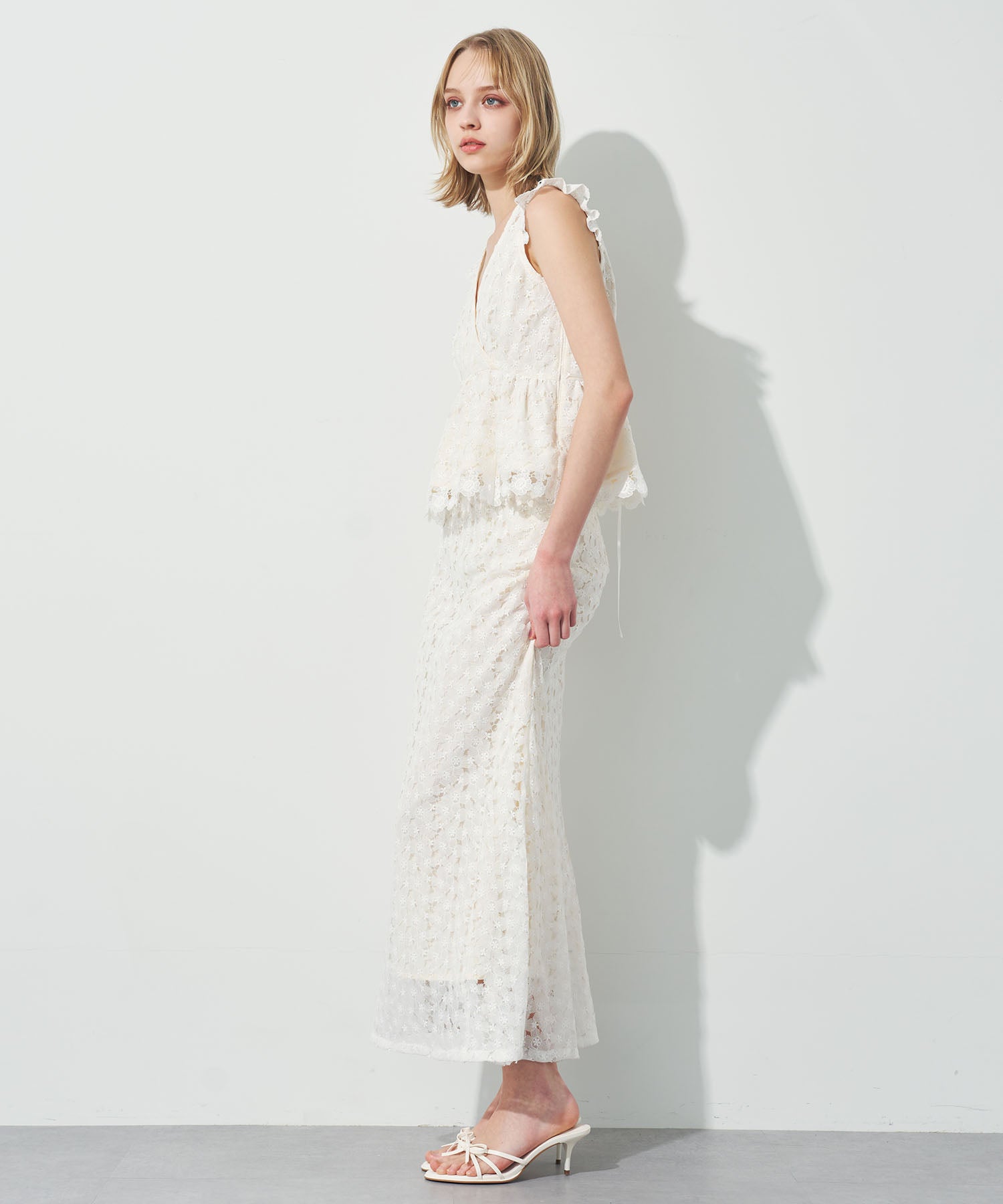 ケミカルレースブラウス