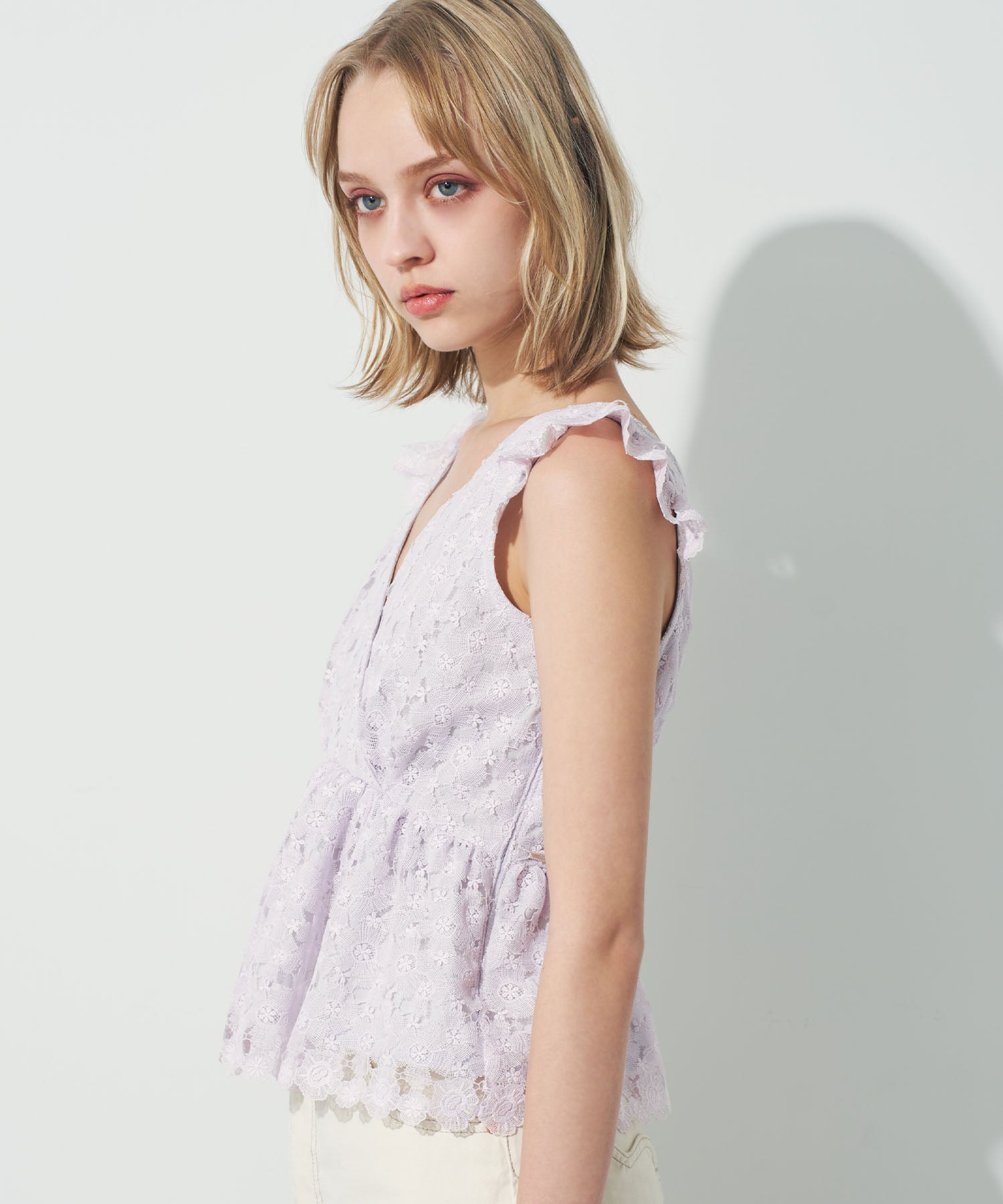 ケミカルレースブラウス