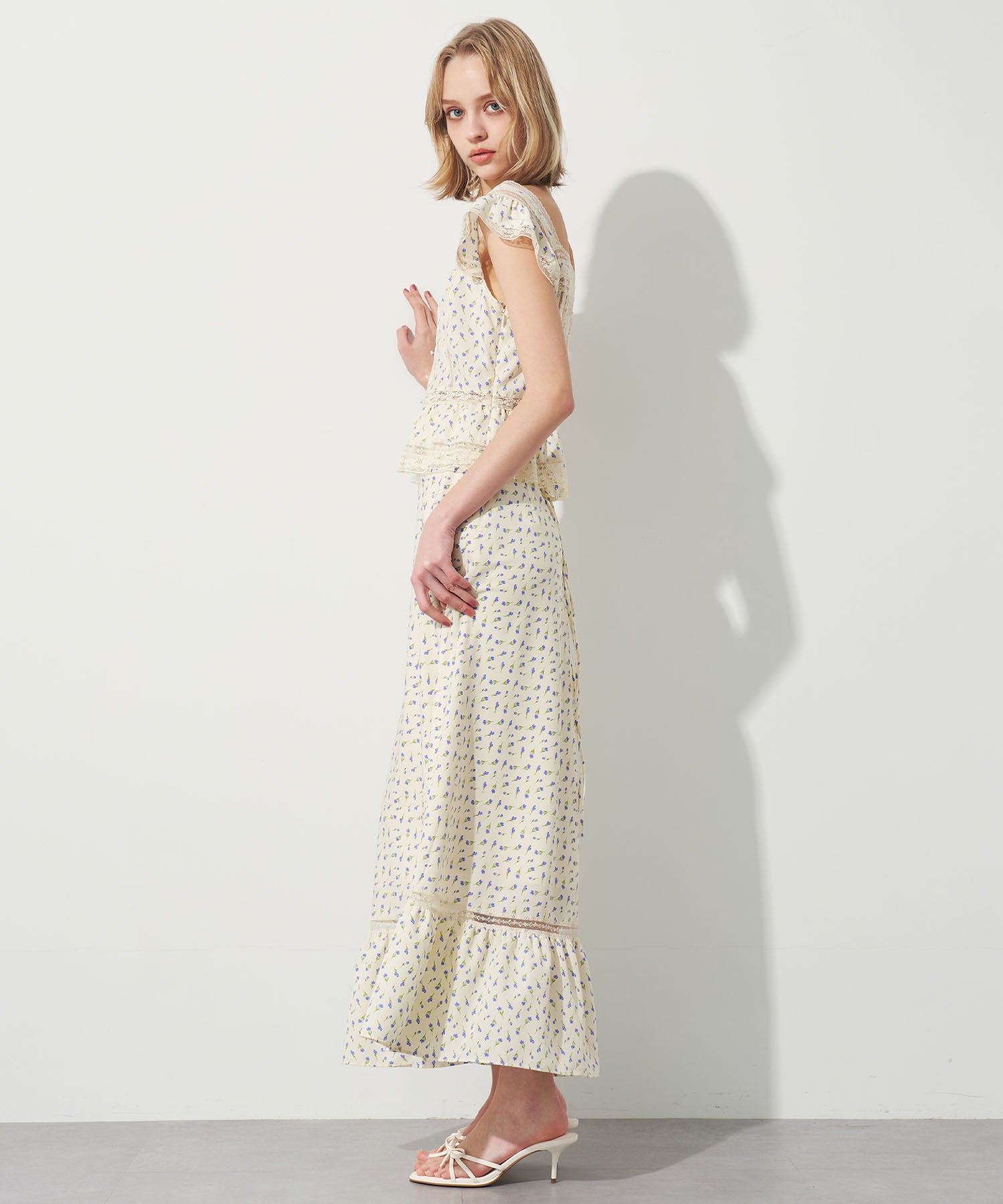 ミニフラワーレーススカート