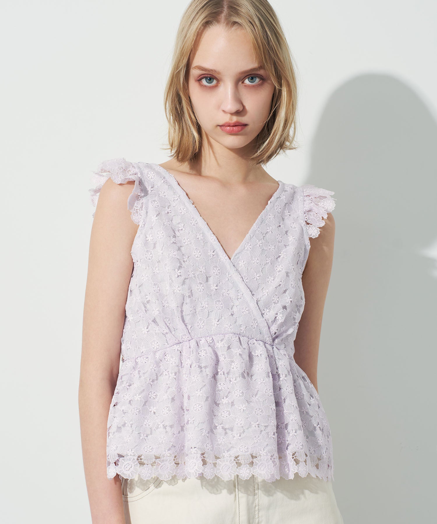 ケミカルレースブラウス