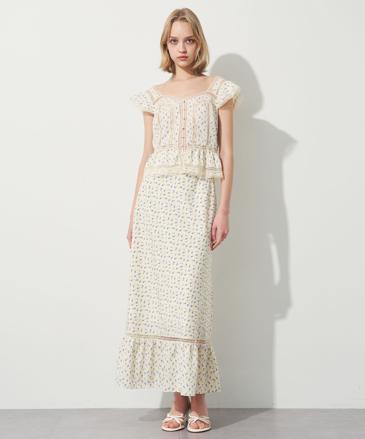 ミニフラワーレーススカート