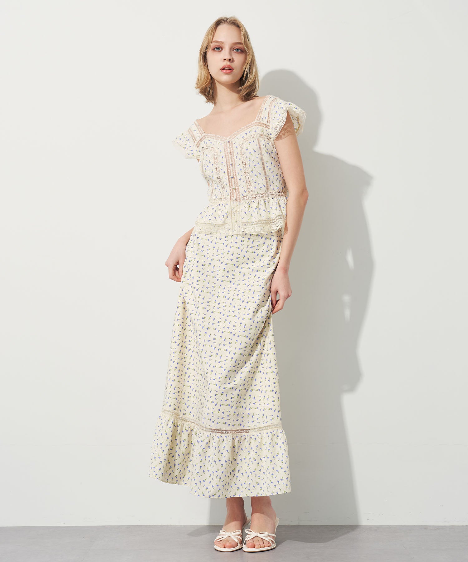 ミニフラワーレーススカート