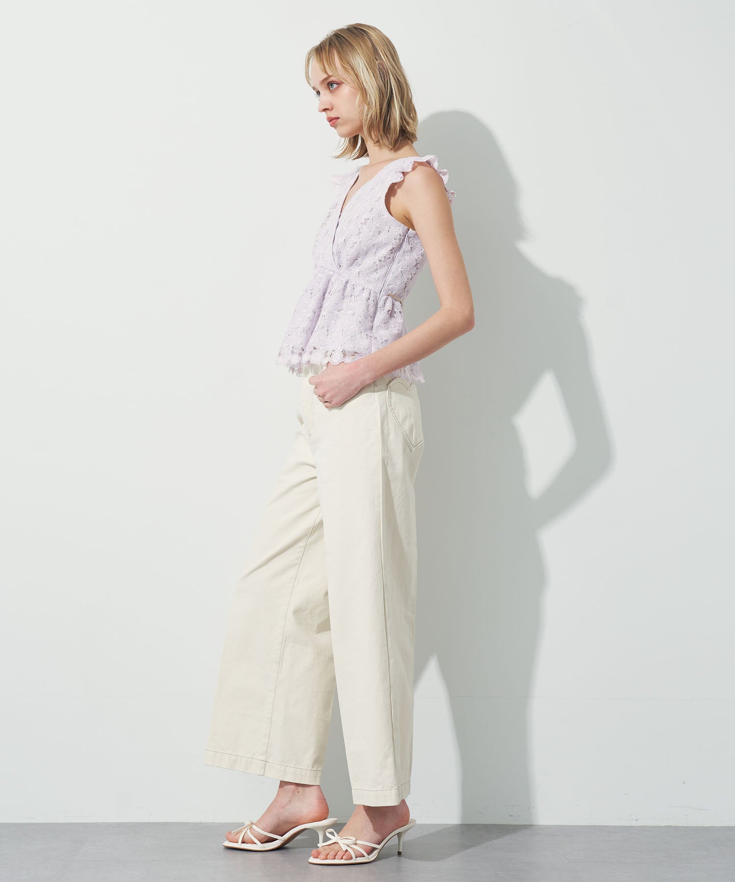 ケミカルレースブラウス