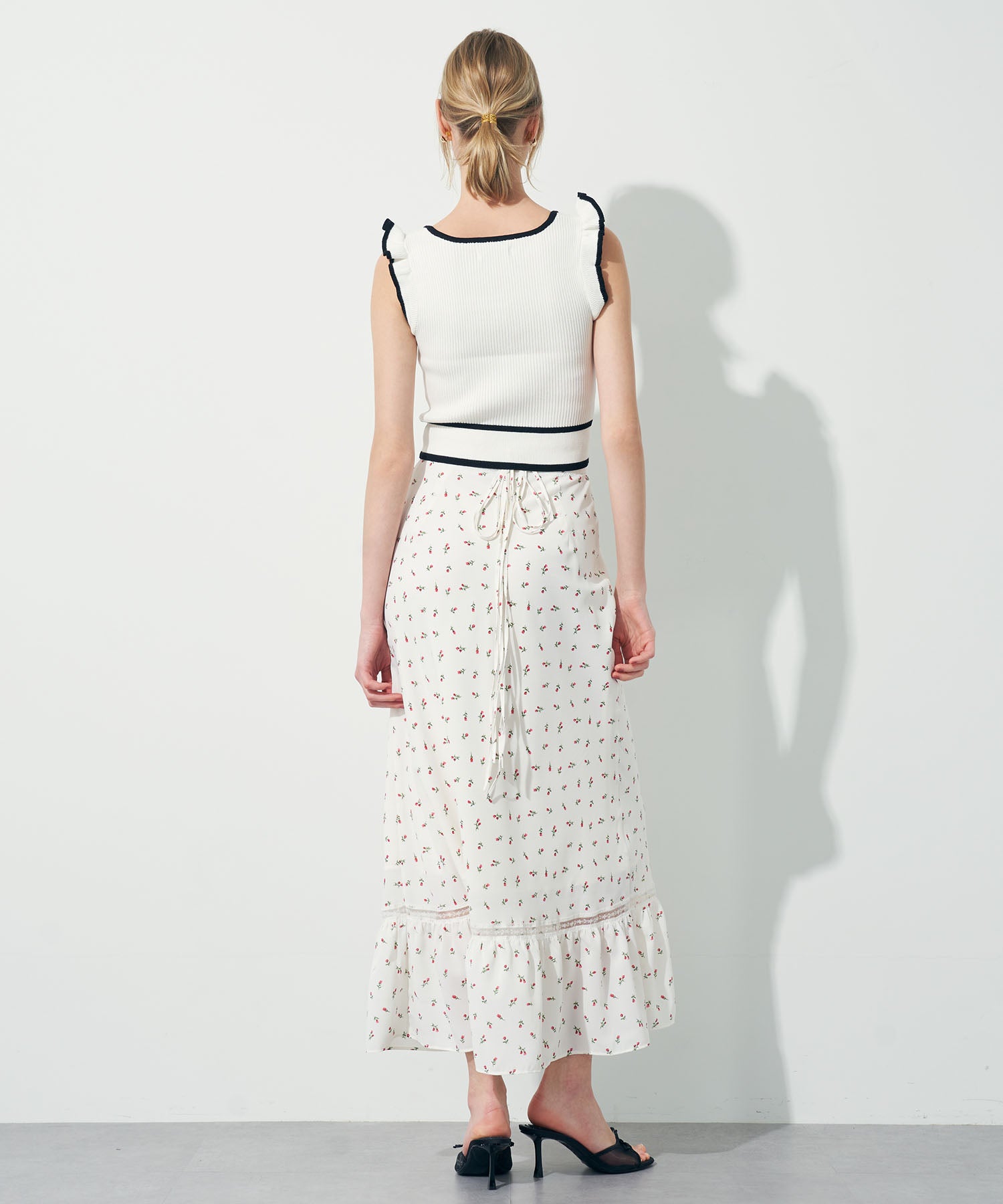 ミニフラワーレーススカート