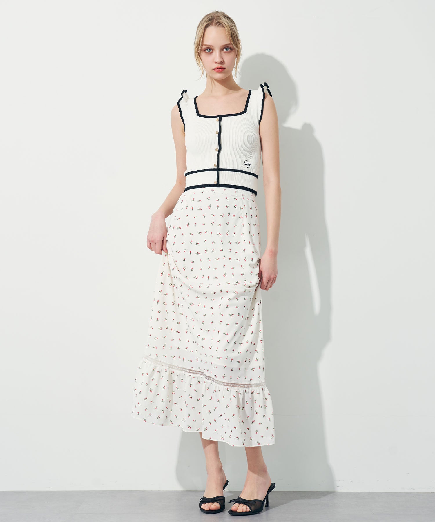 スクエアネックリブニット