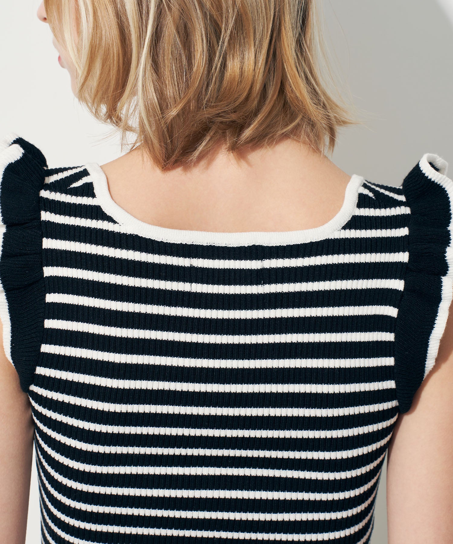 スクエアネックリブニット