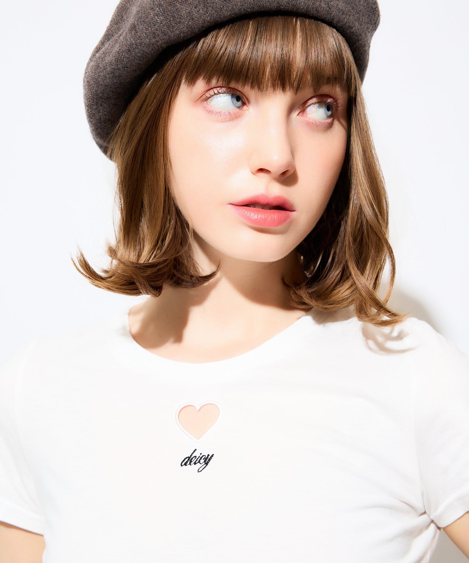 ハートカットアウトTシャツ