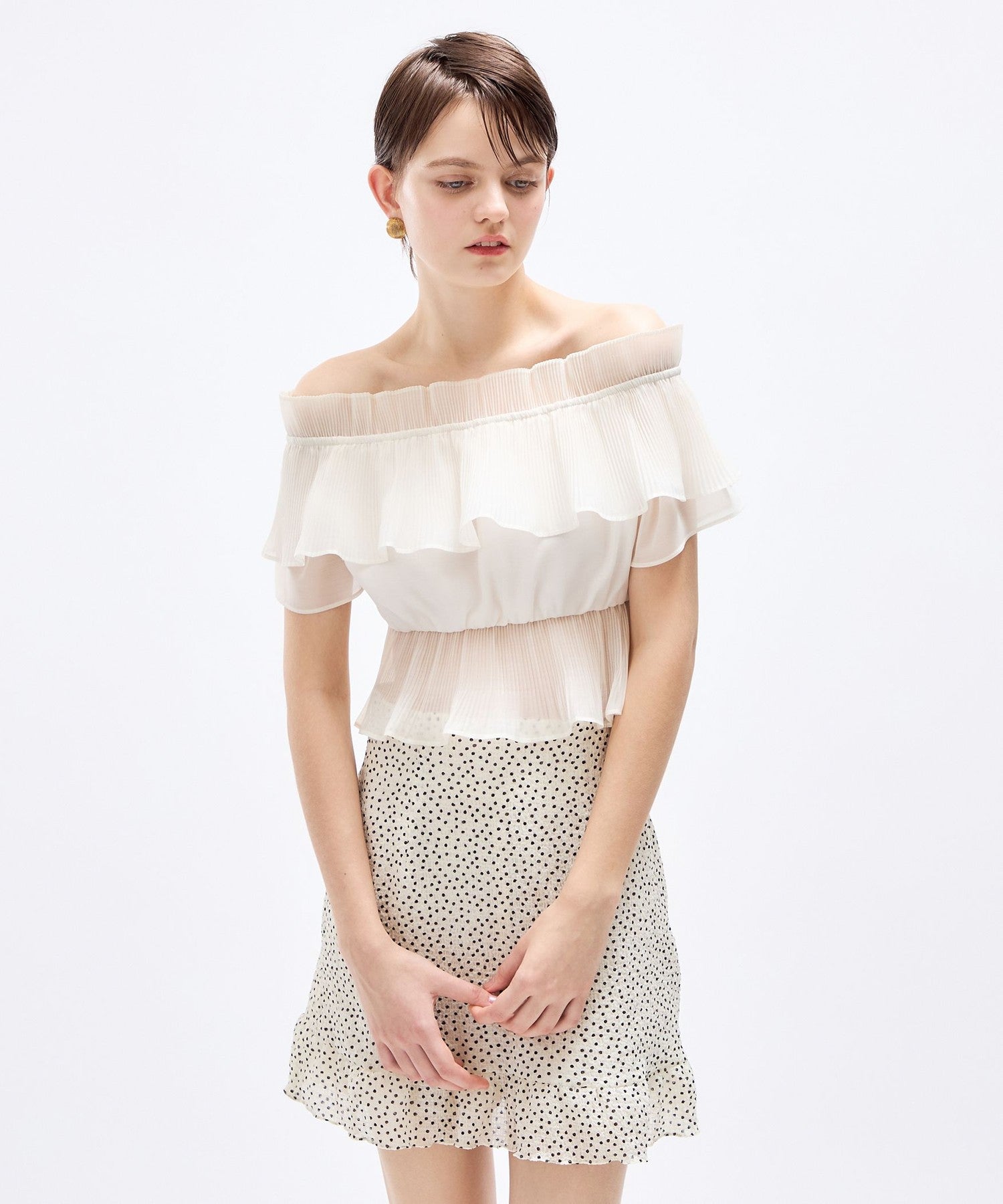 褶襉荷葉邊露肩襯衫