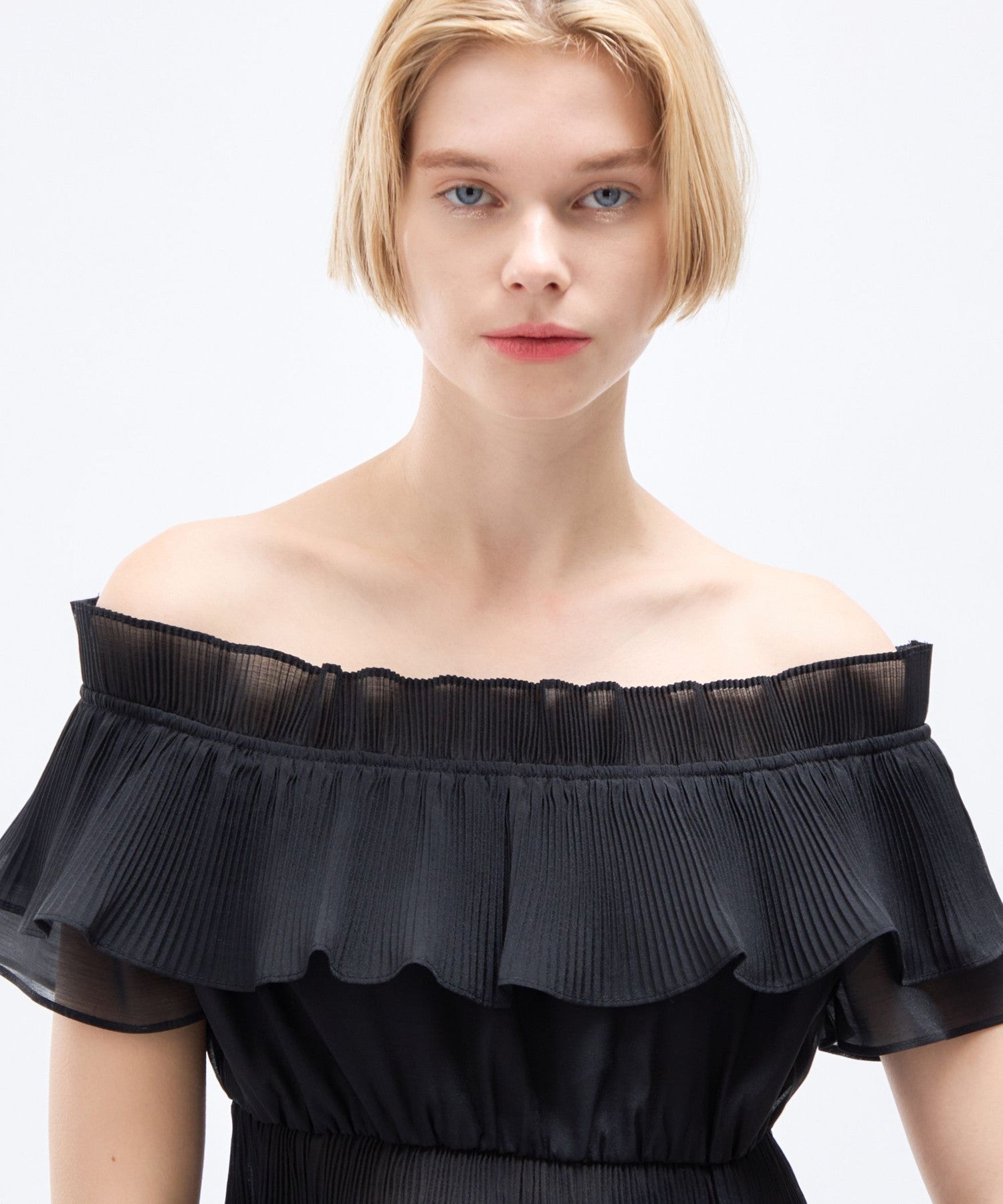 褶襉荷葉邊露肩襯衫