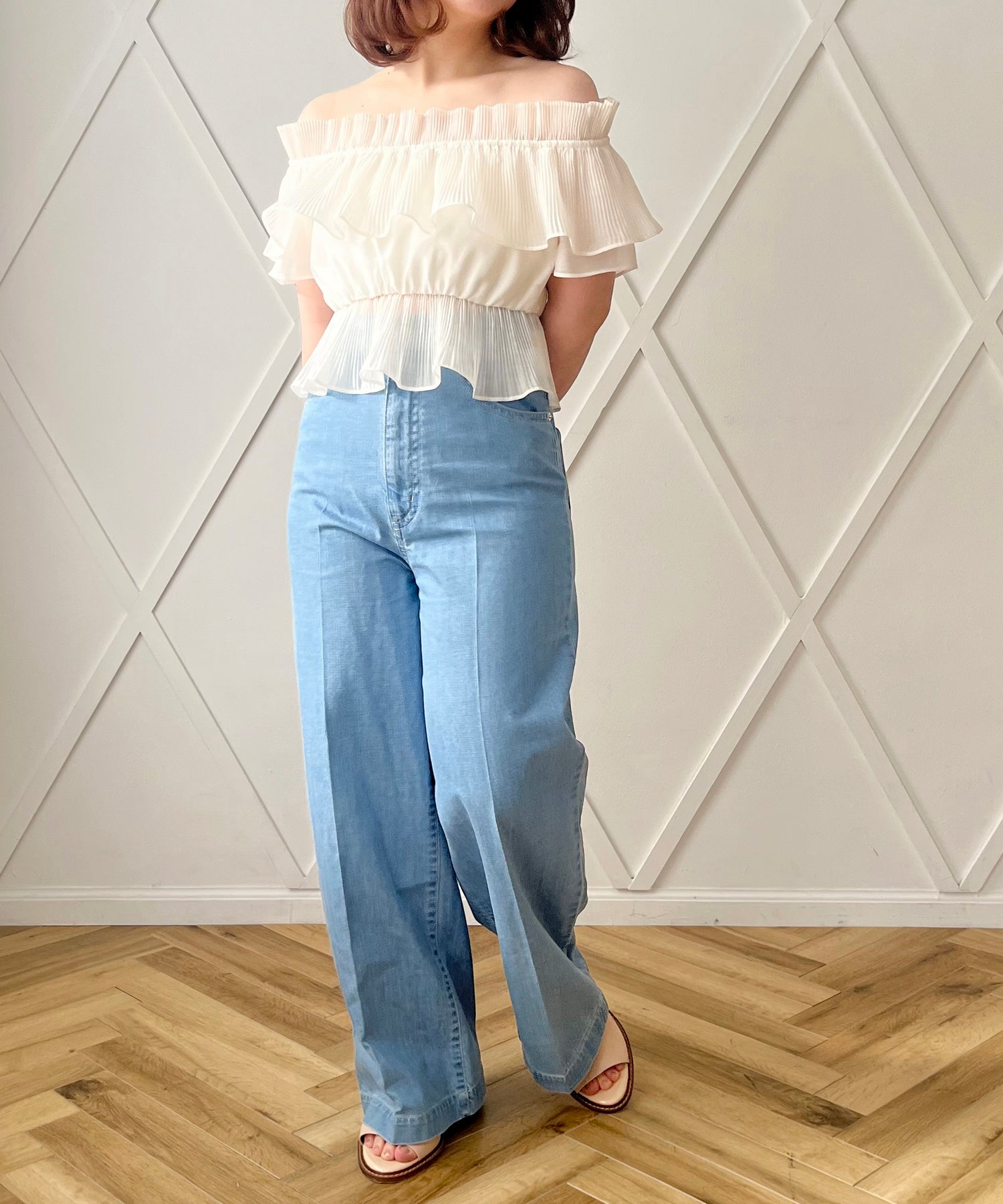 褶襉荷葉邊露肩襯衫