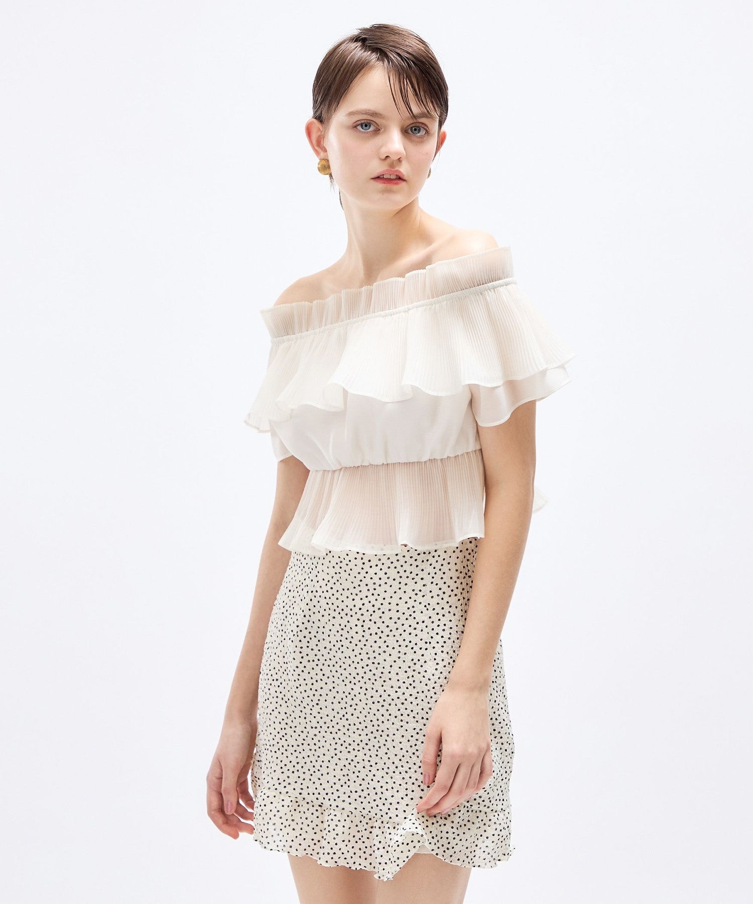 褶襉荷葉邊露肩襯衫