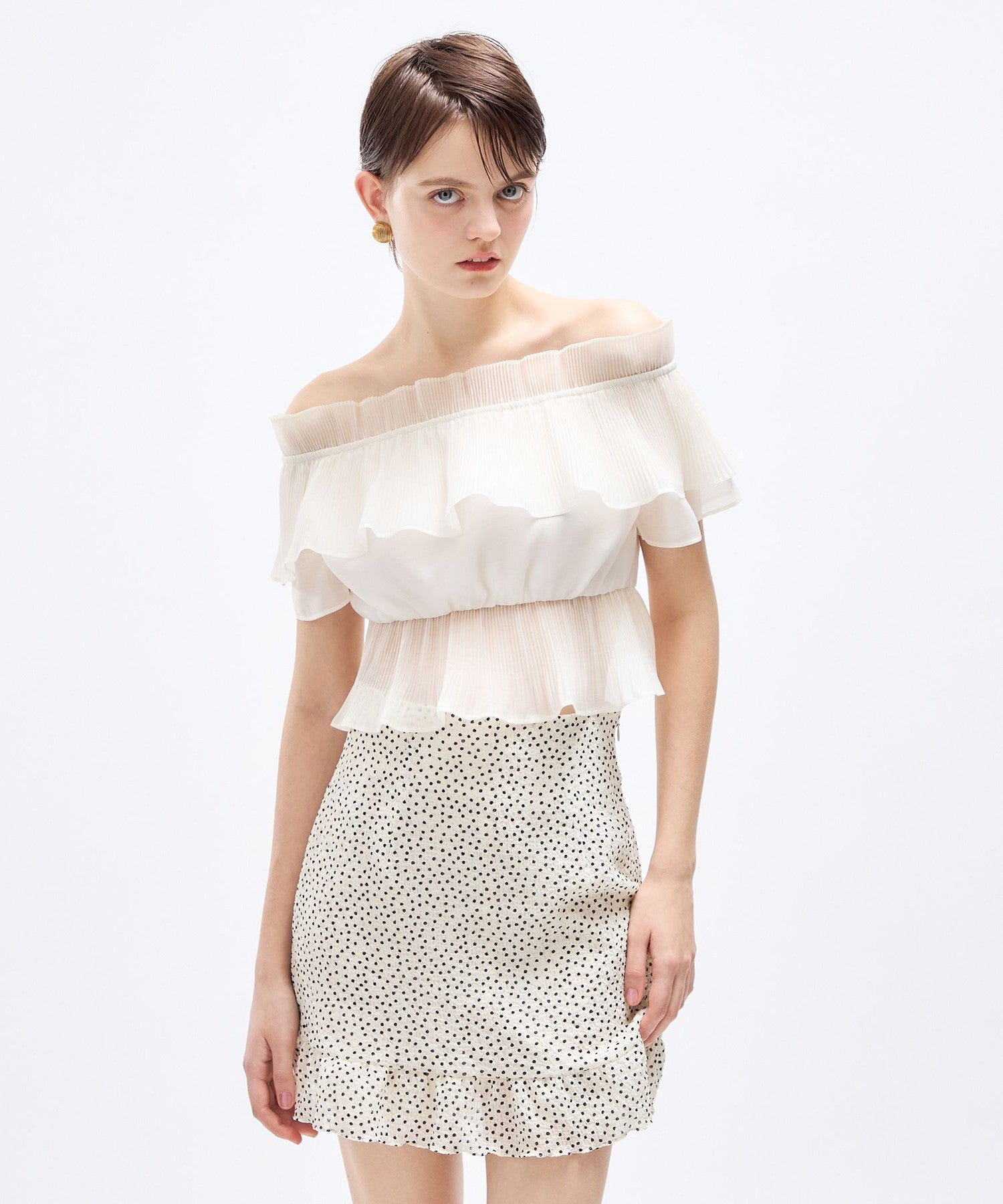 褶襉荷葉邊露肩襯衫