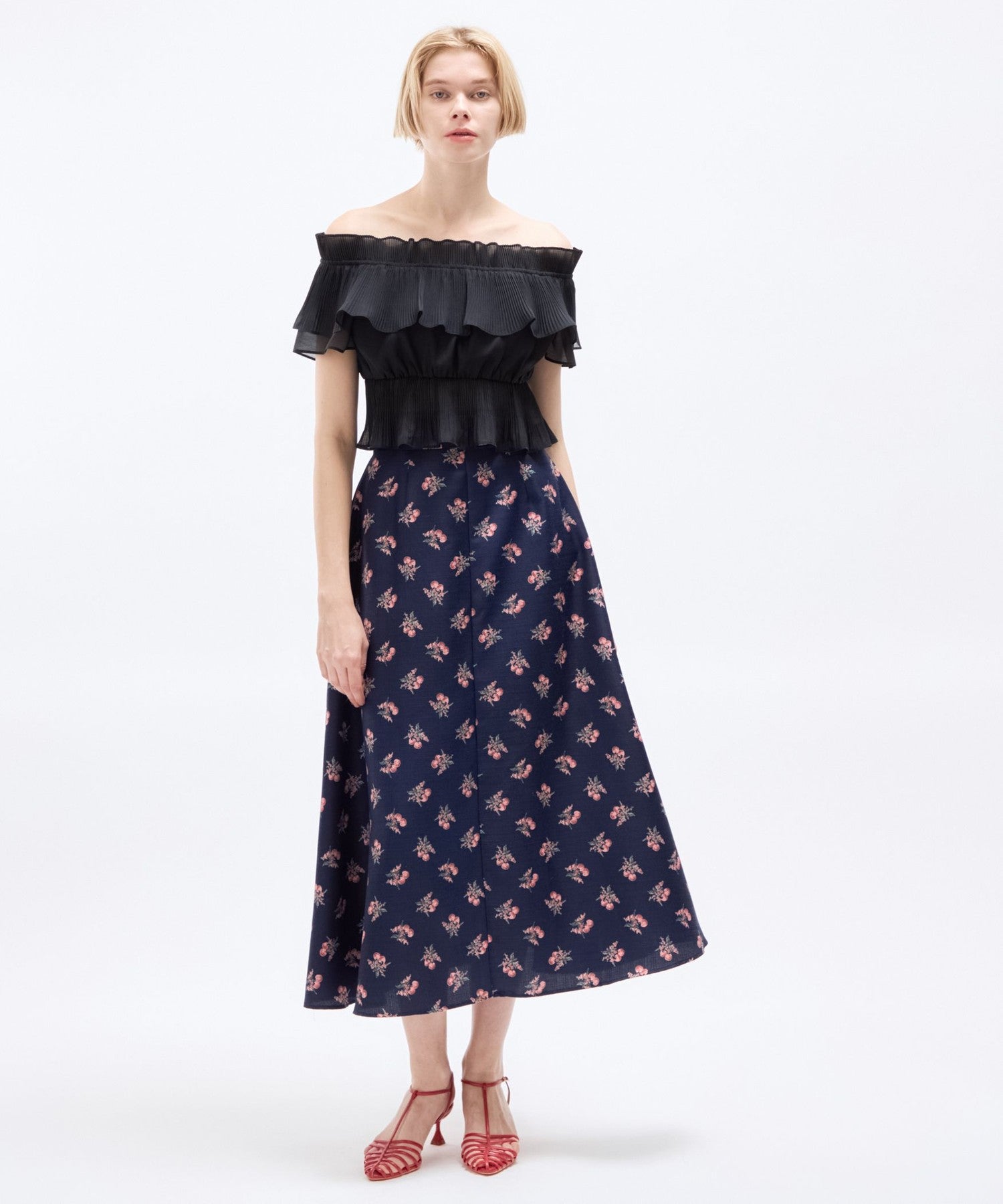 褶襉荷葉邊露肩襯衫