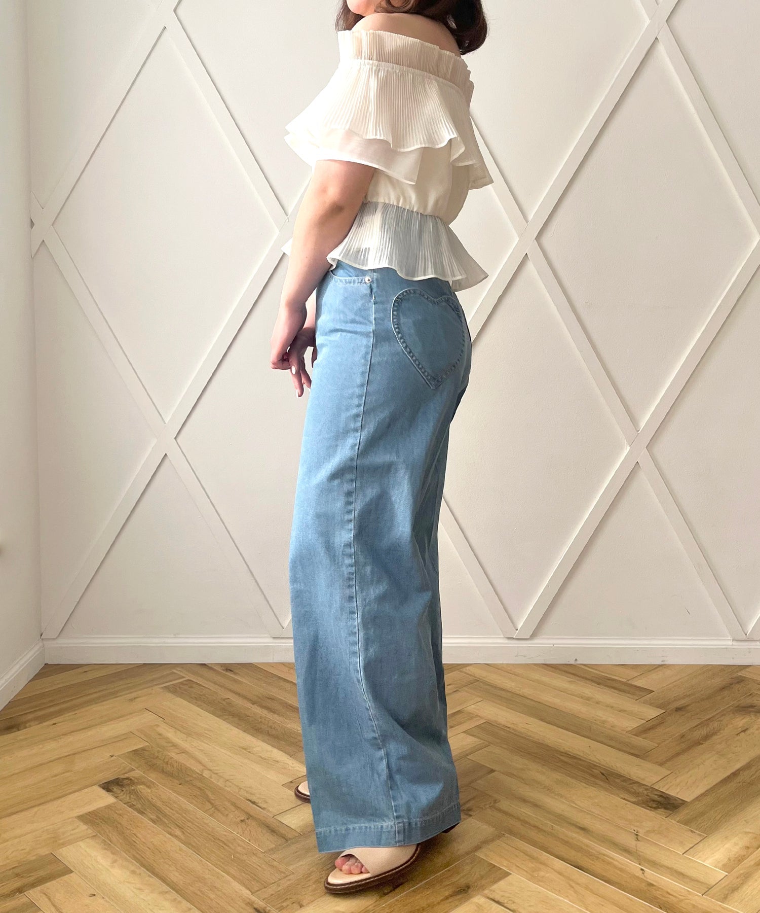 褶襉荷葉邊露肩襯衫