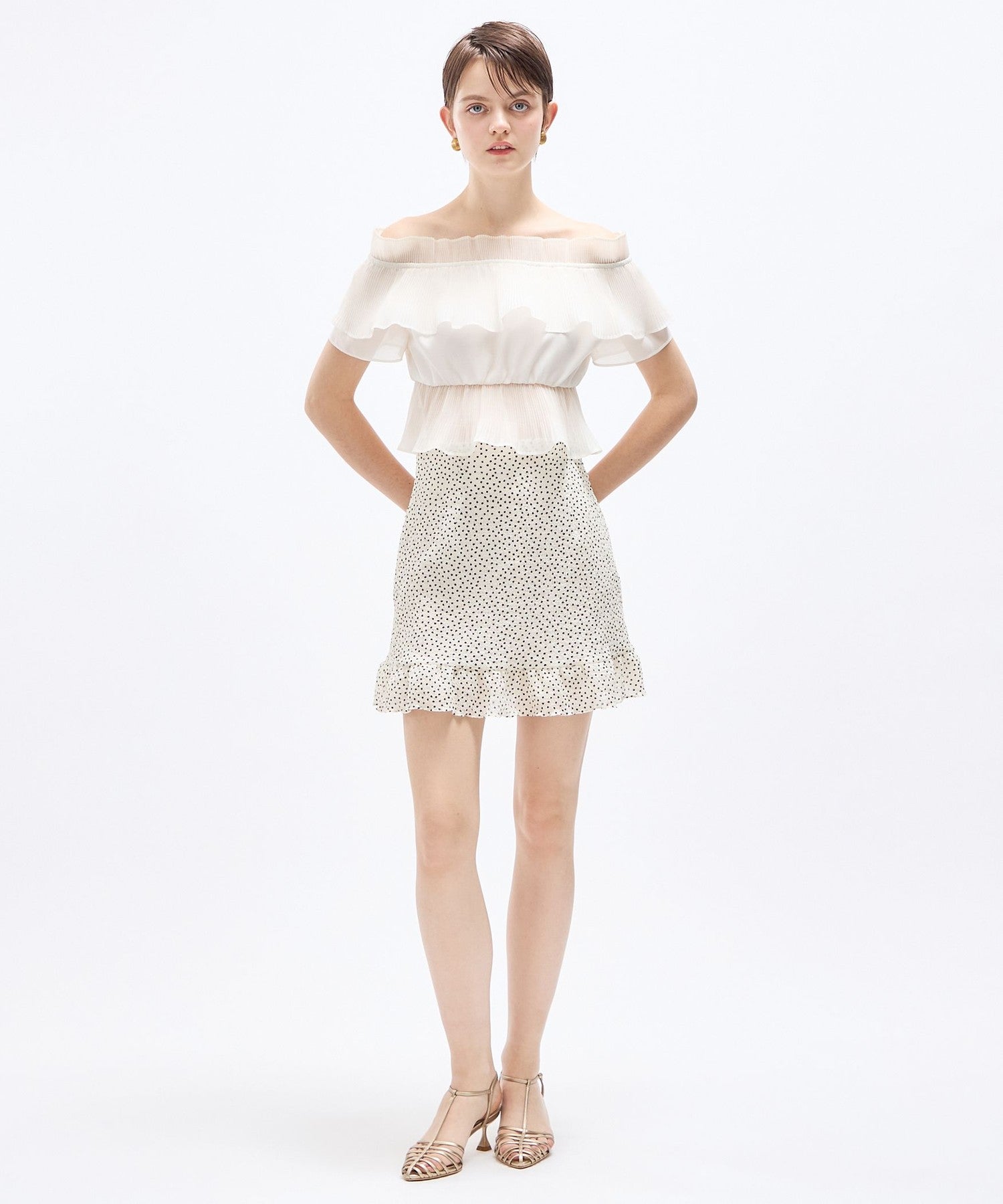 褶襉荷葉邊露肩襯衫