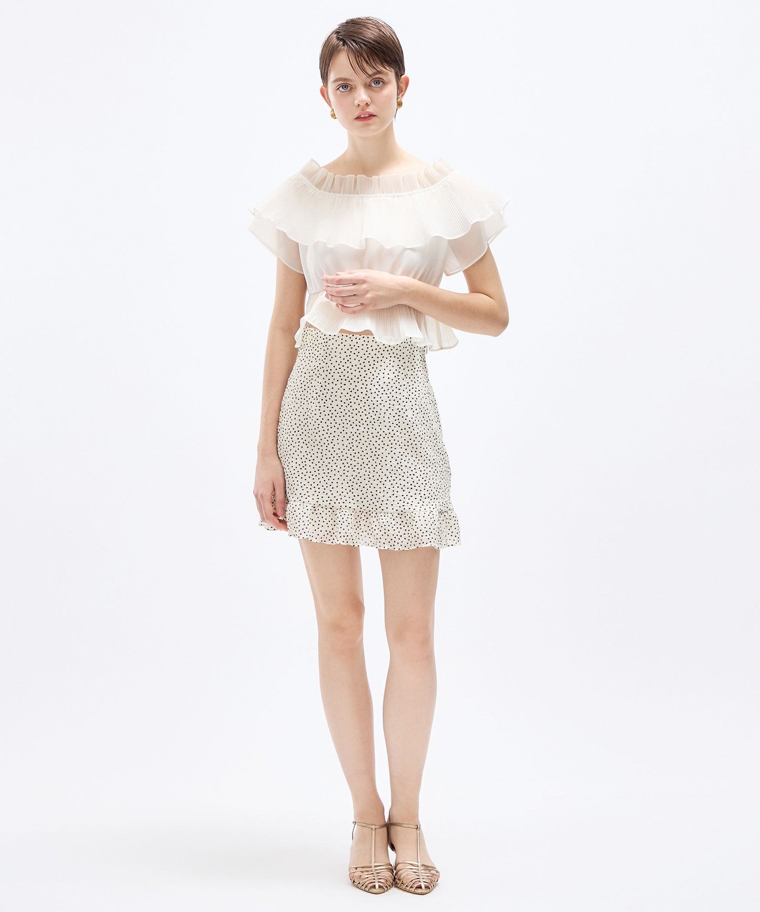 褶襉荷葉邊露肩襯衫