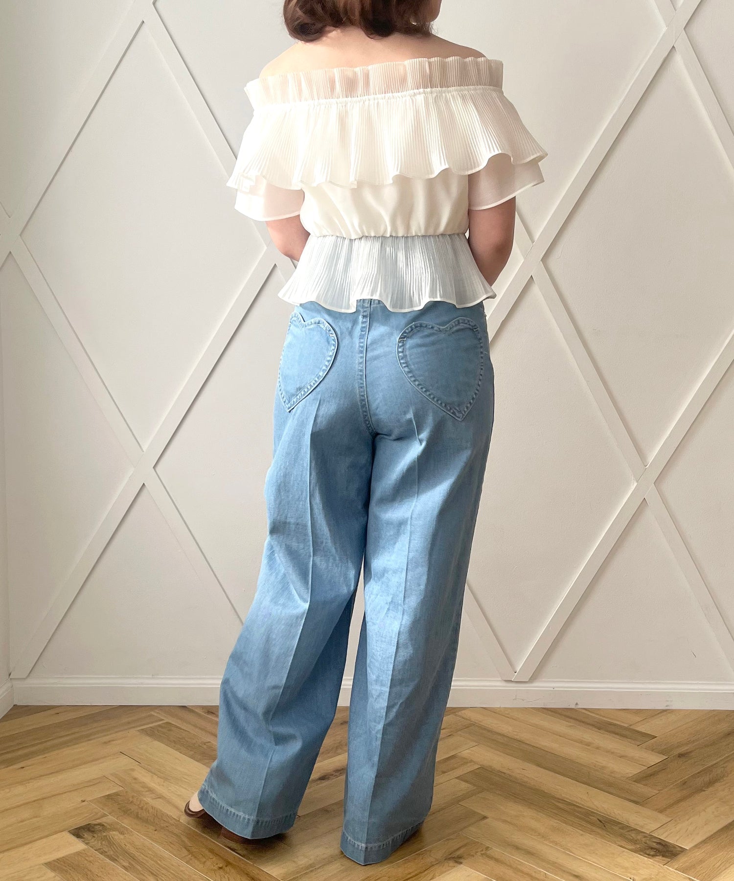 褶襉荷葉邊露肩襯衫