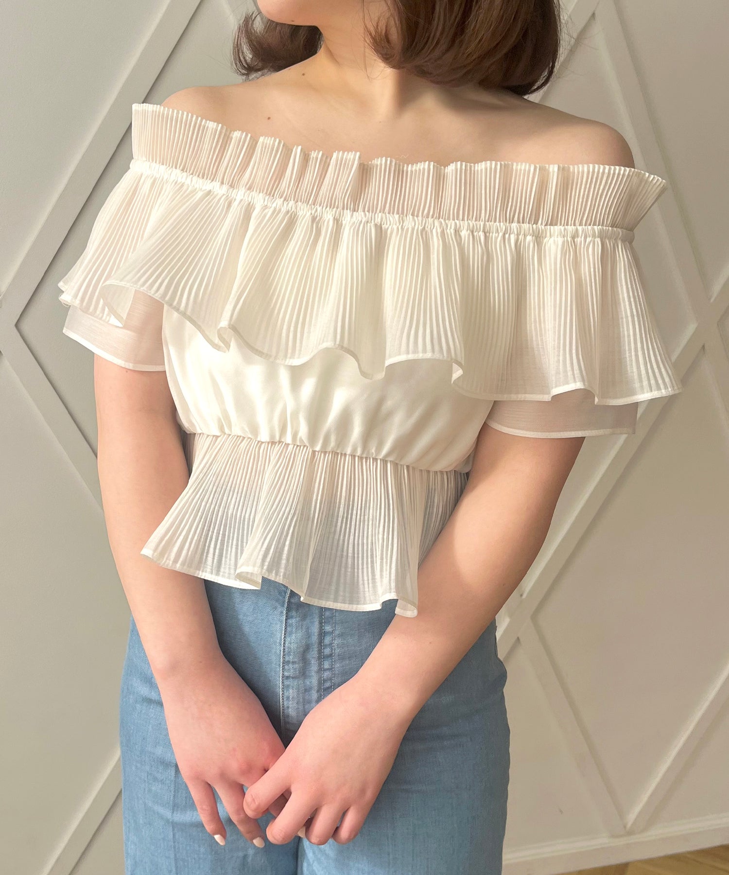 褶襉荷葉邊露肩襯衫