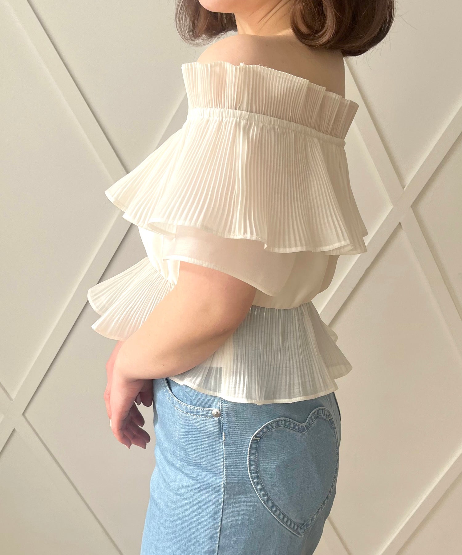 褶襉荷葉邊露肩襯衫