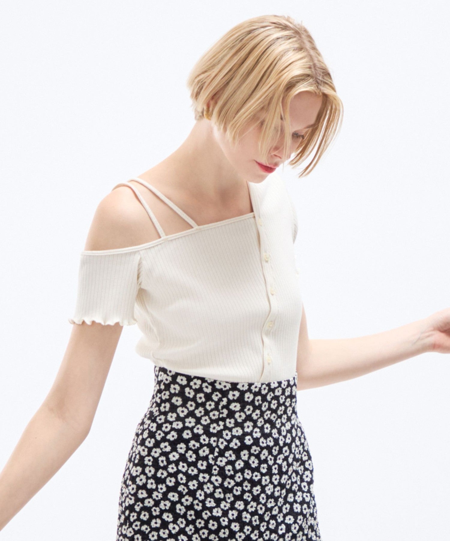 不對稱帶子剪裁和縫製