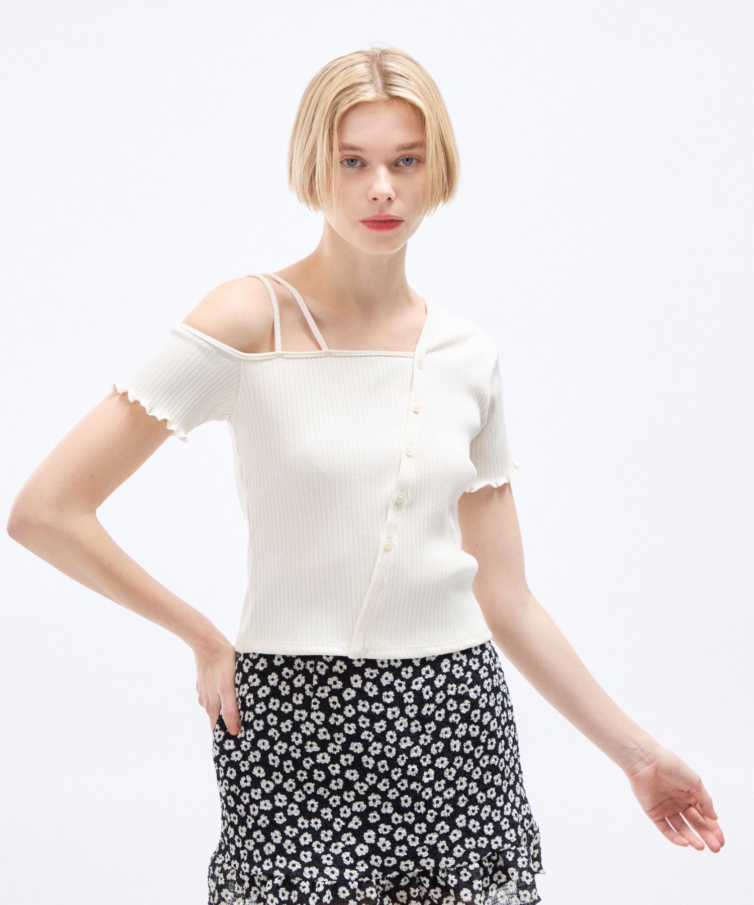 不對稱帶子剪裁和縫製