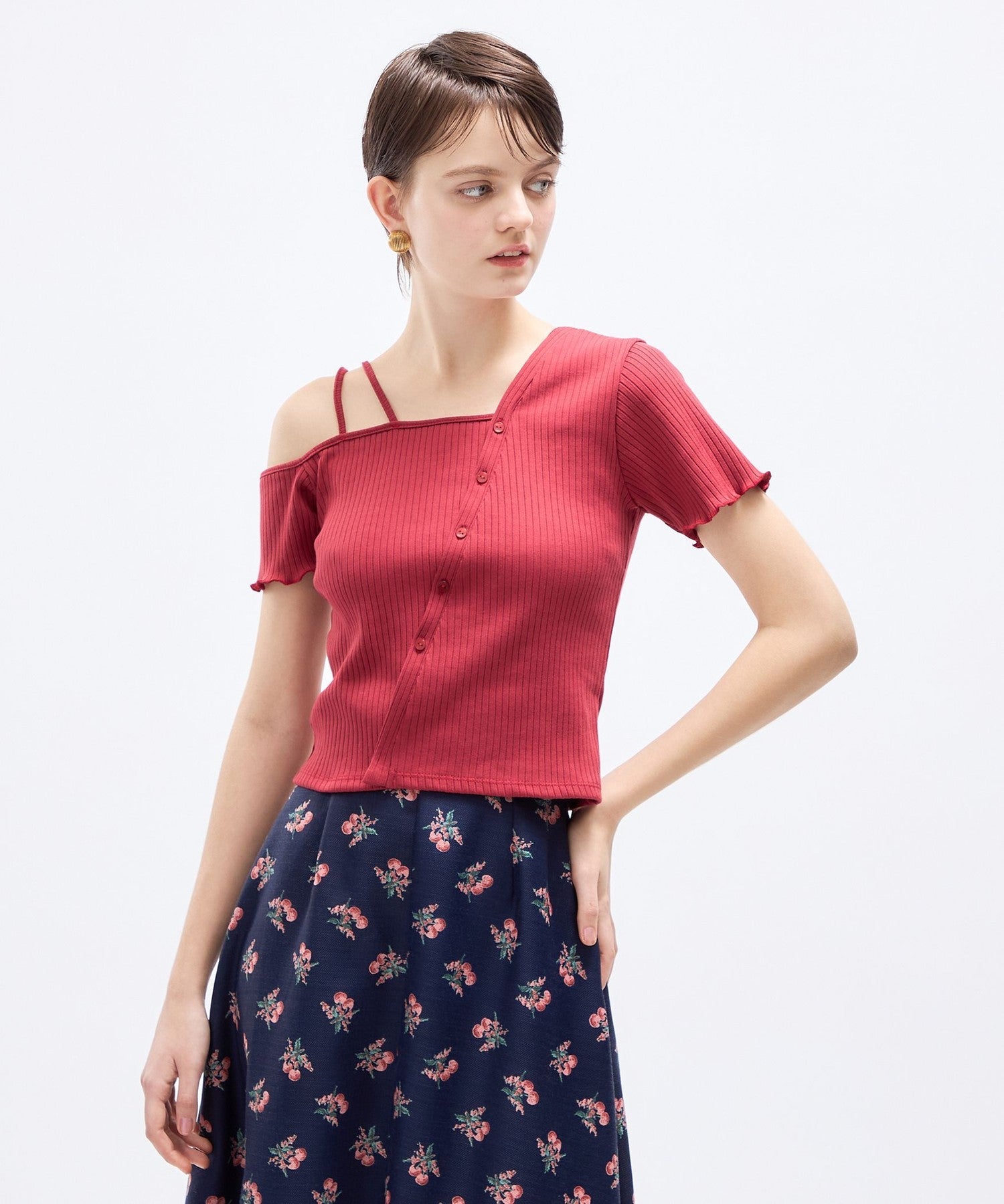 不對稱帶子剪裁和縫製