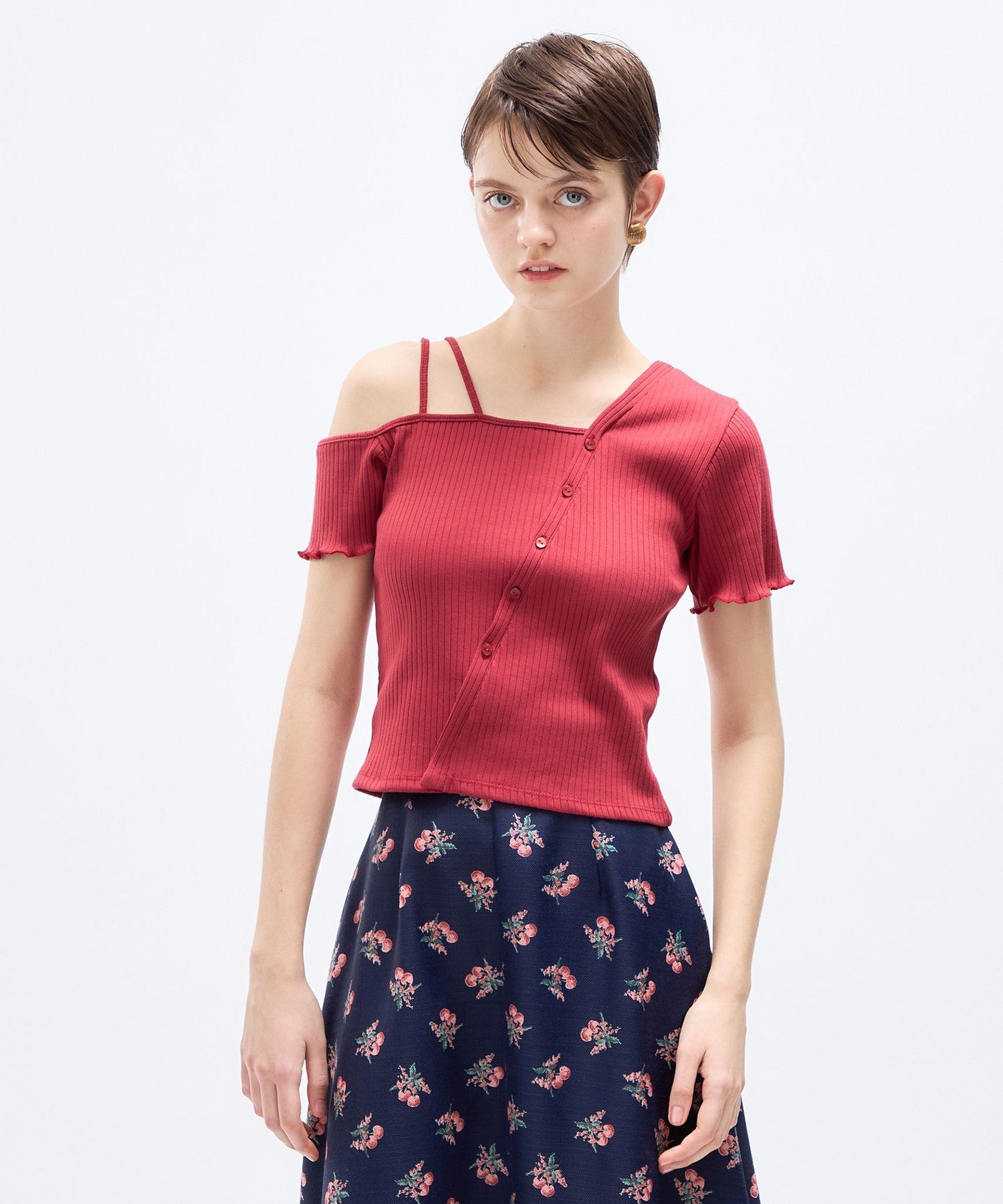 不對稱帶子剪裁和縫製