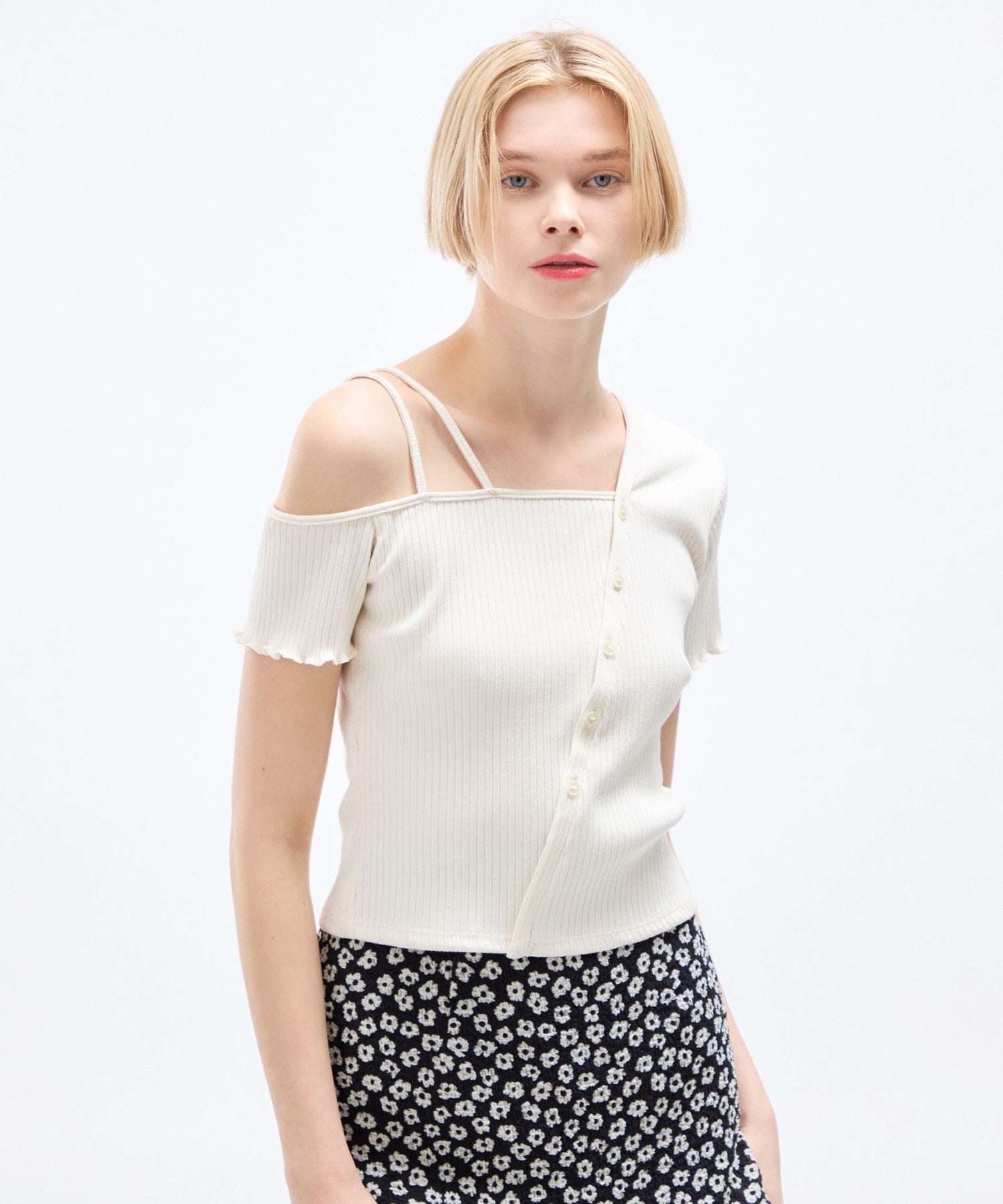 不對稱帶子剪裁和縫製