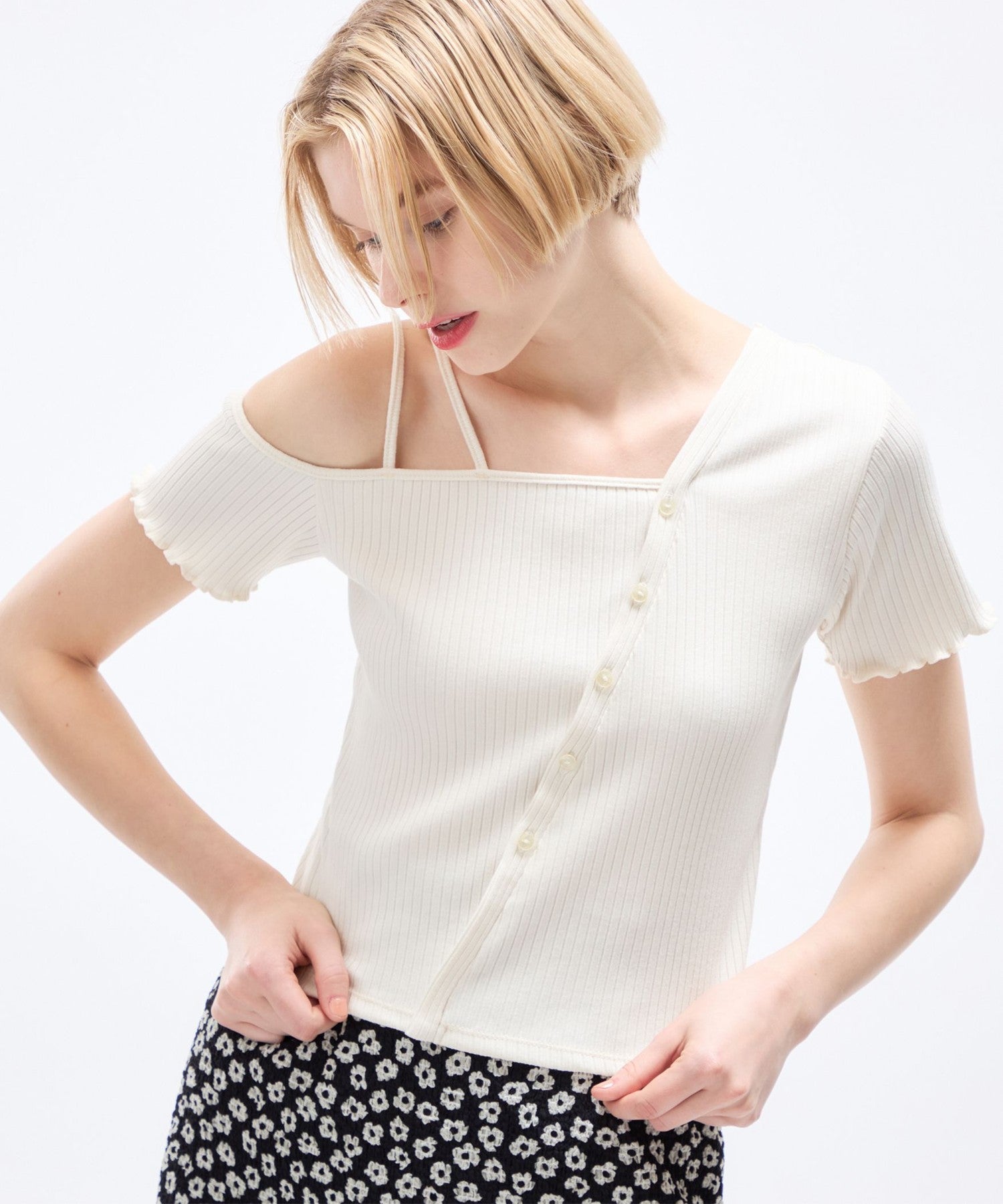 不對稱帶子剪裁和縫製