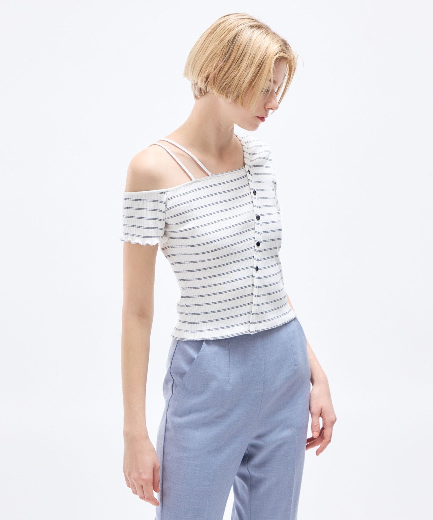 不對稱帶子剪裁和縫製