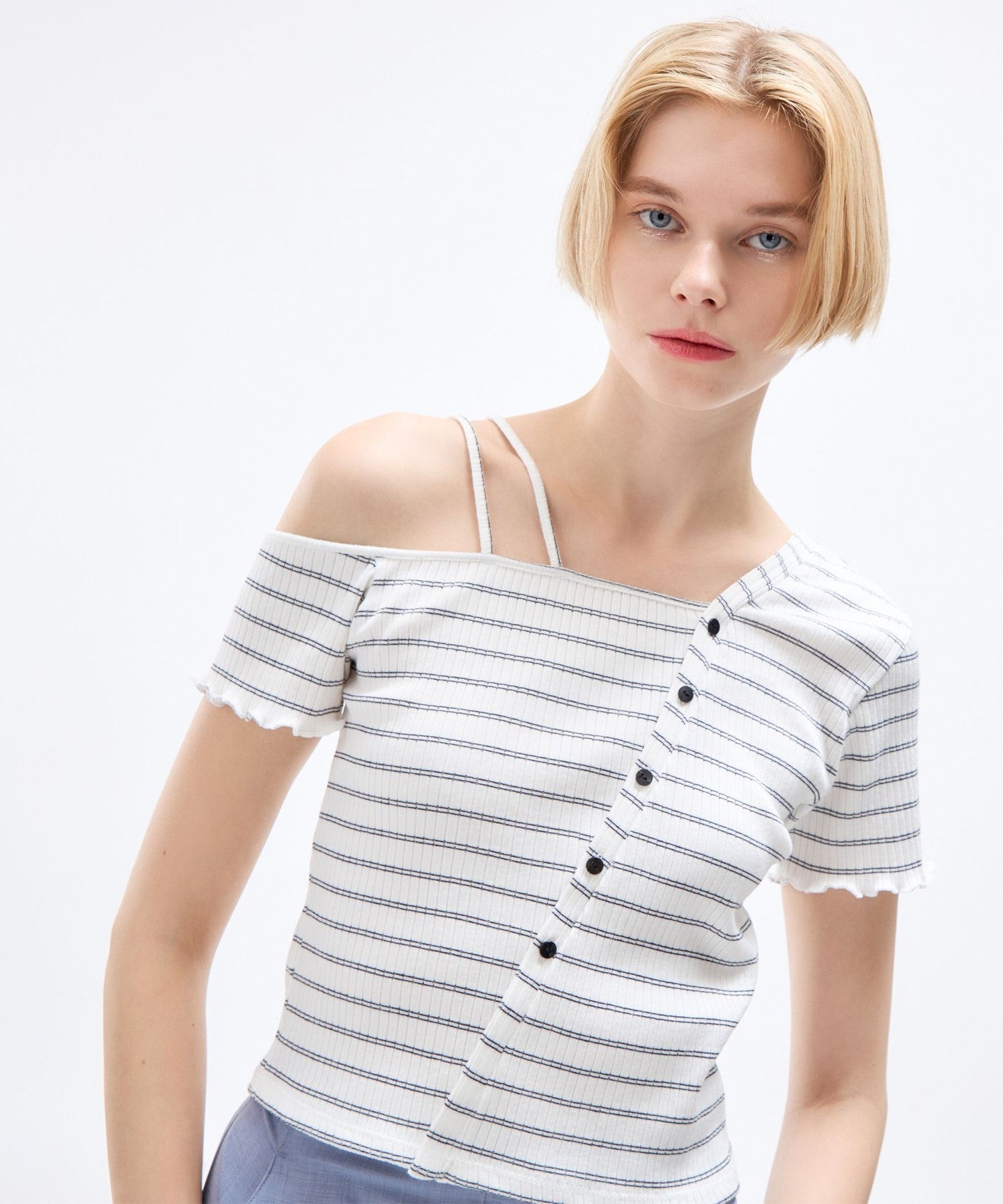 不對稱帶子剪裁和縫製