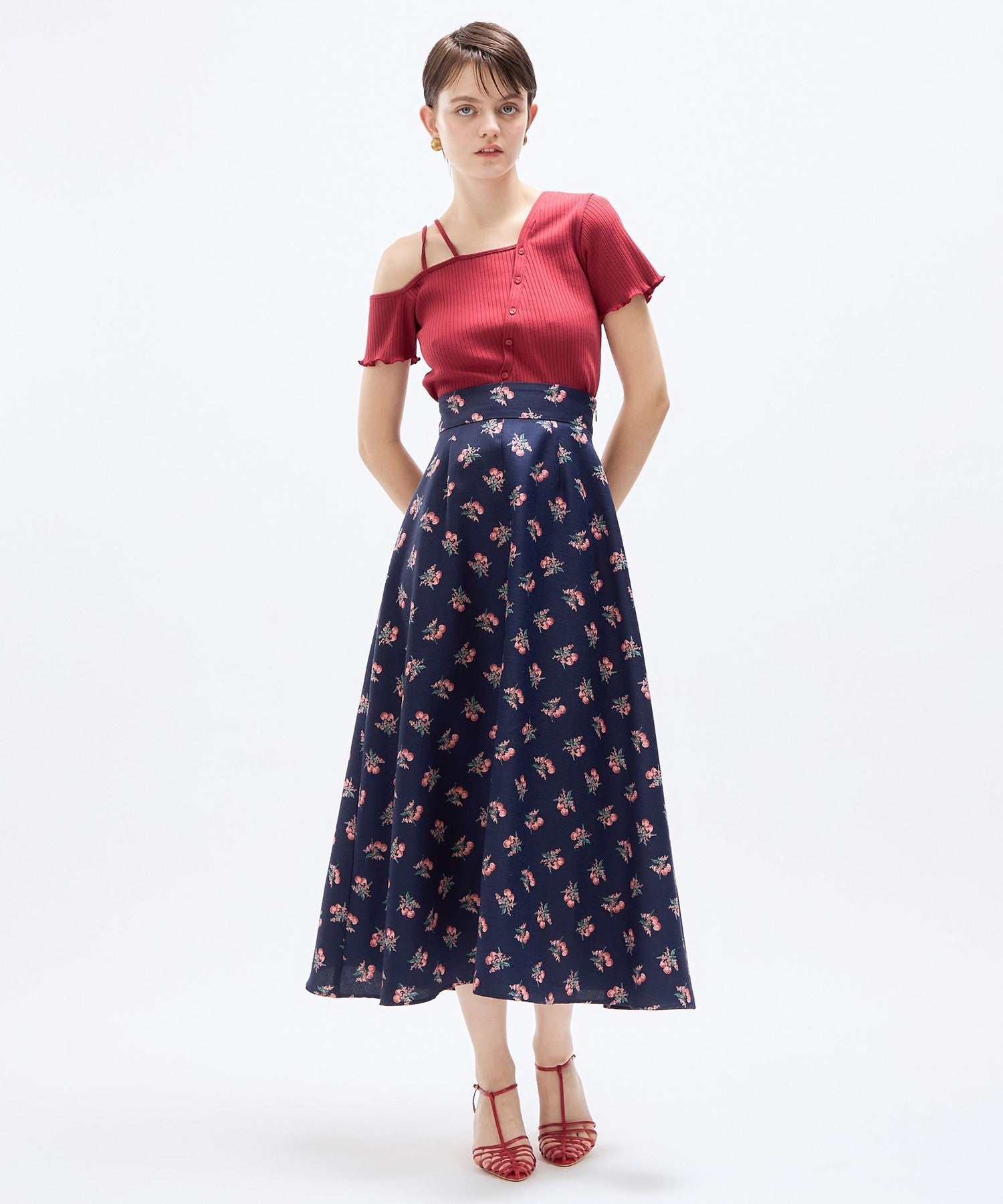 不對稱帶子剪裁和縫製