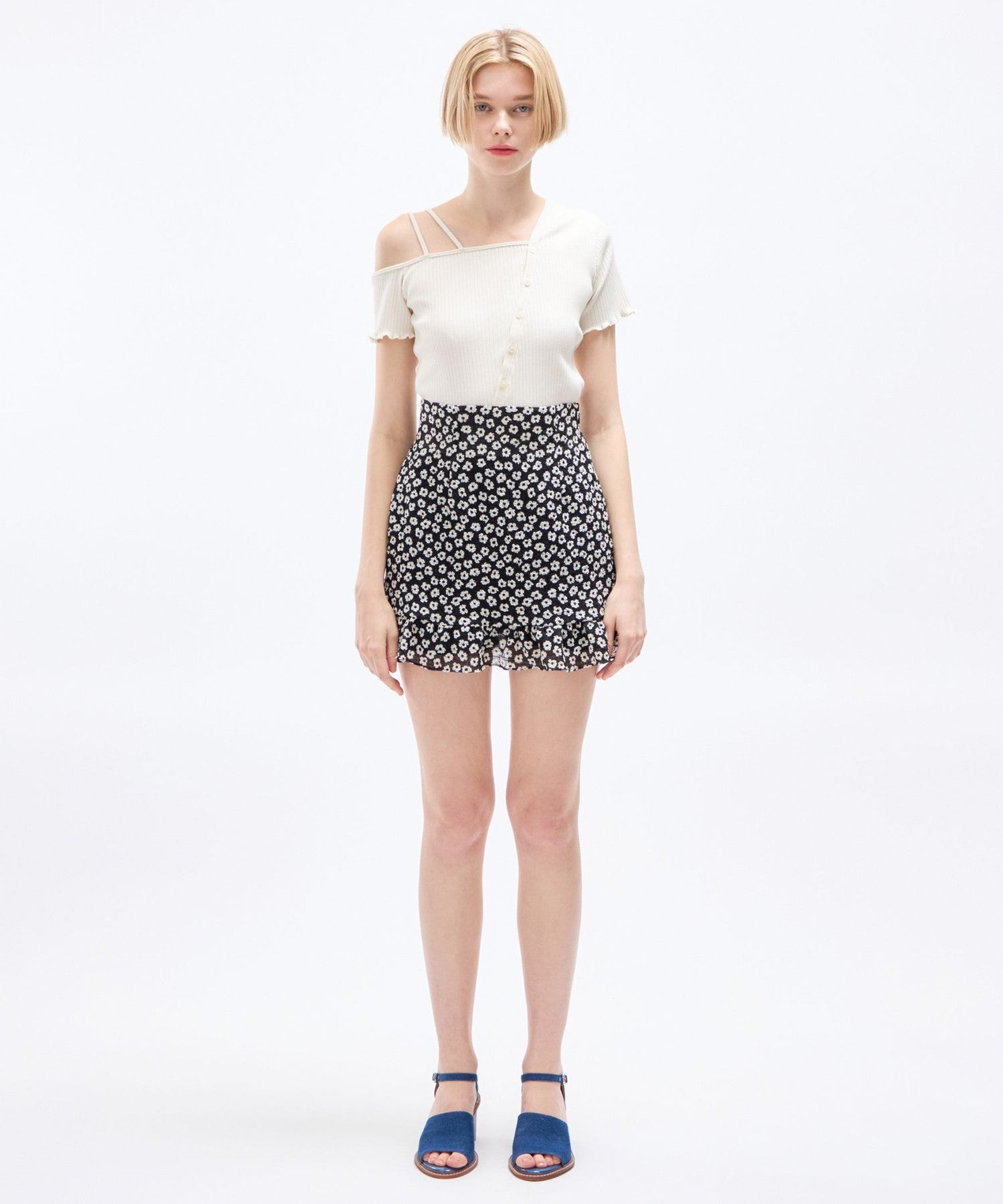 不對稱帶子剪裁和縫製