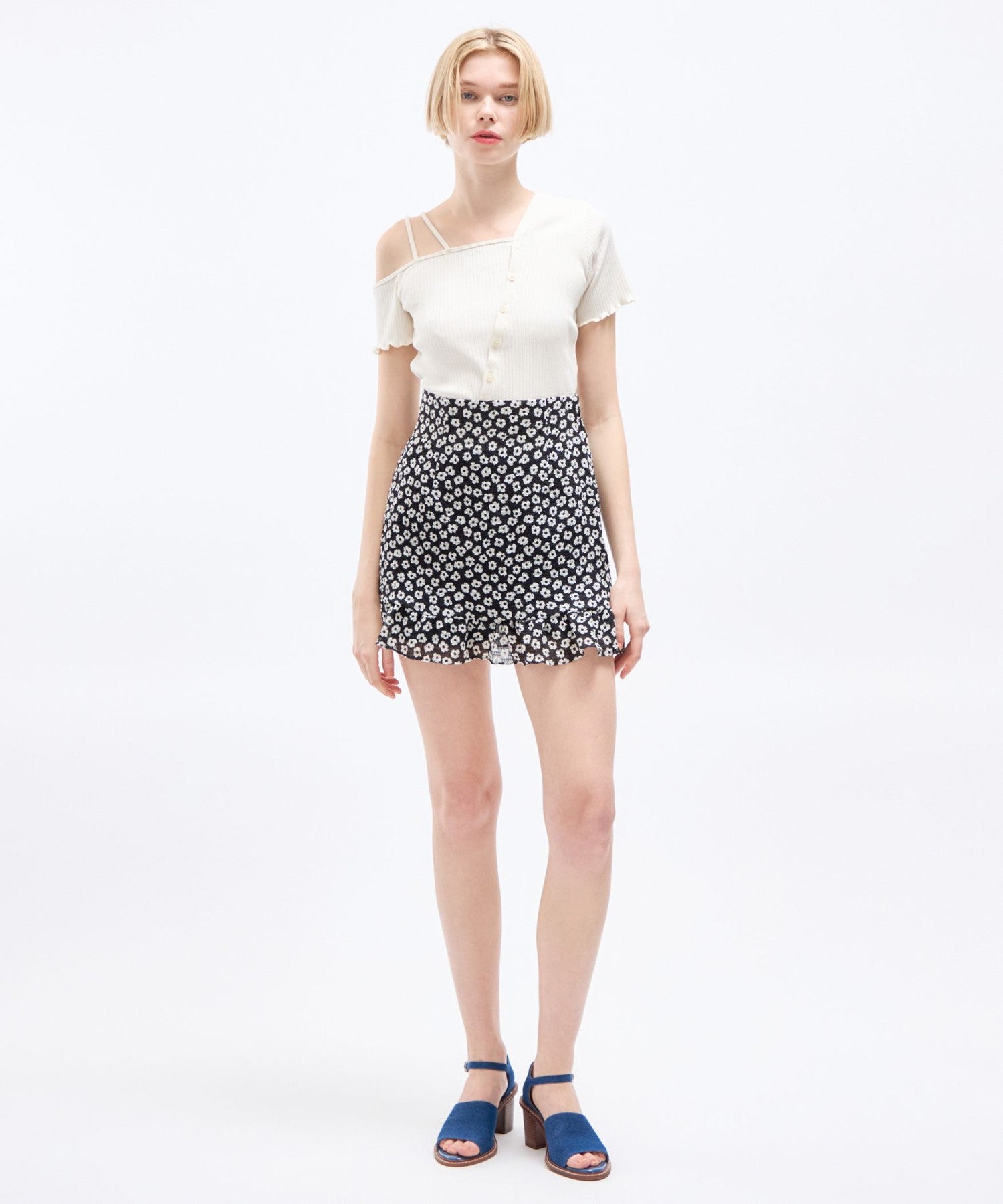 不對稱帶子剪裁和縫製