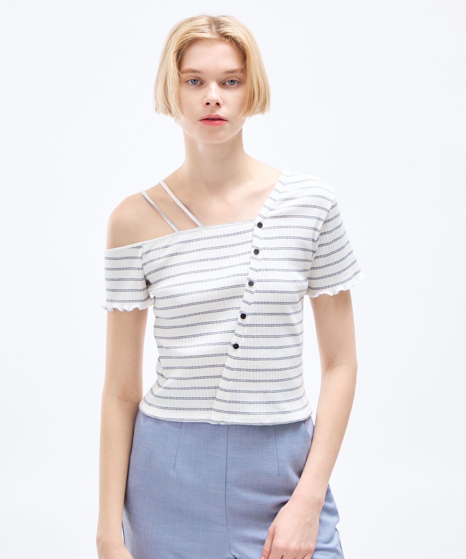 不對稱帶子剪裁和縫製