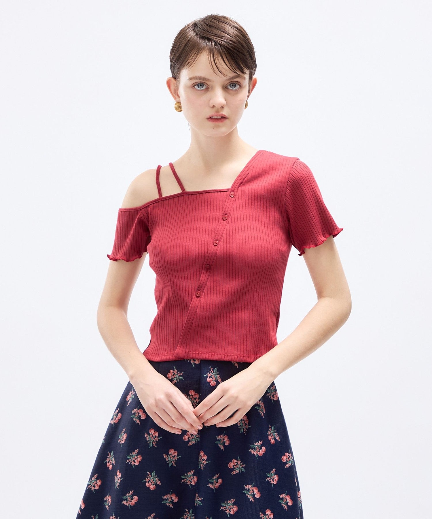 不對稱帶子剪裁和縫製