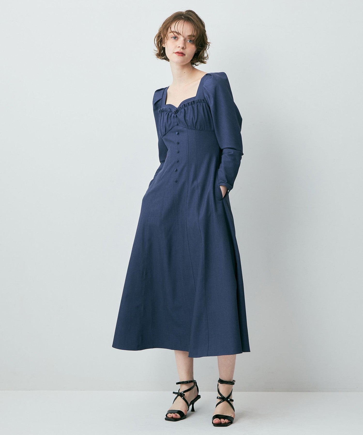 緊身胸衣荷葉邊連身裙