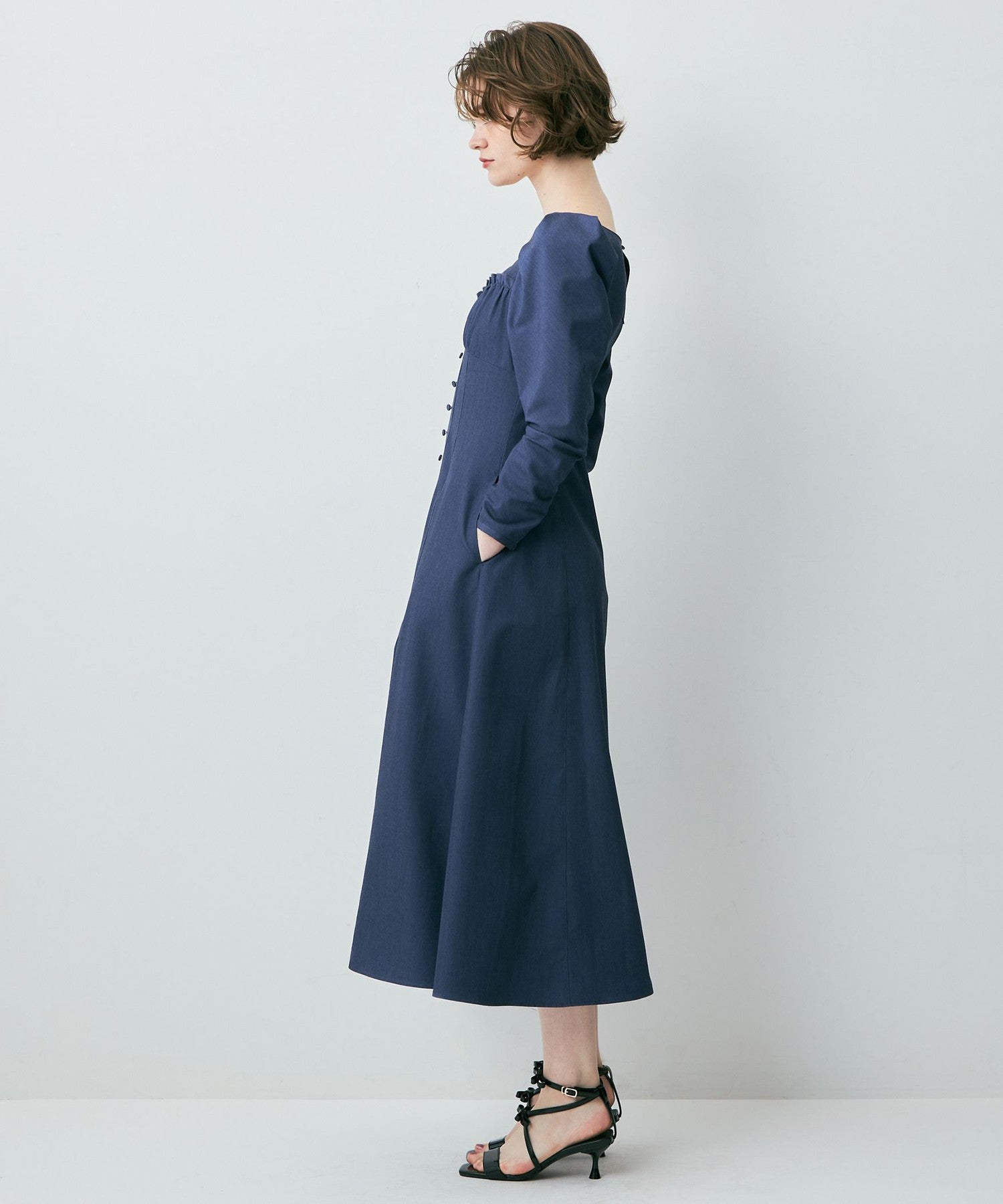 緊身胸衣荷葉邊連身裙