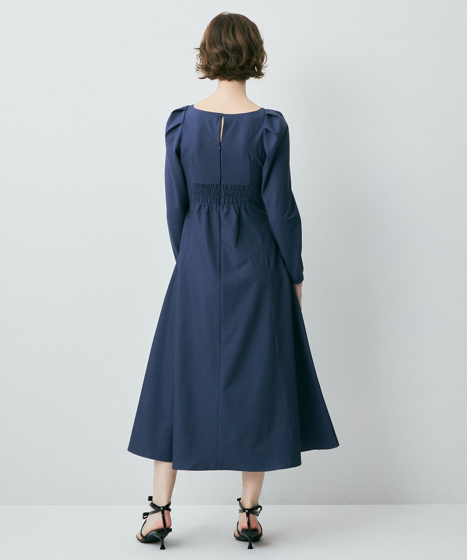 緊身胸衣荷葉邊連身裙