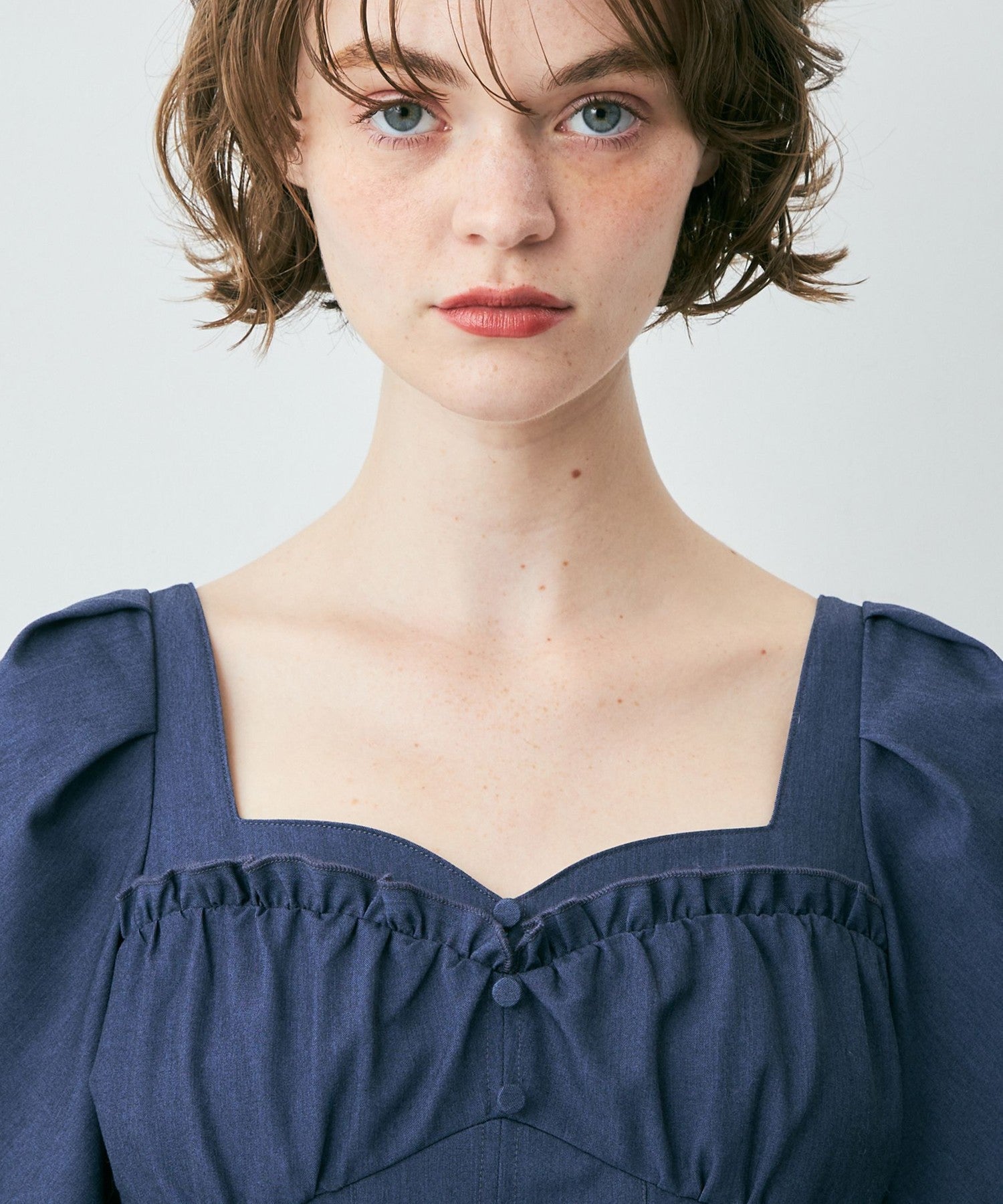 緊身胸衣荷葉邊連身裙